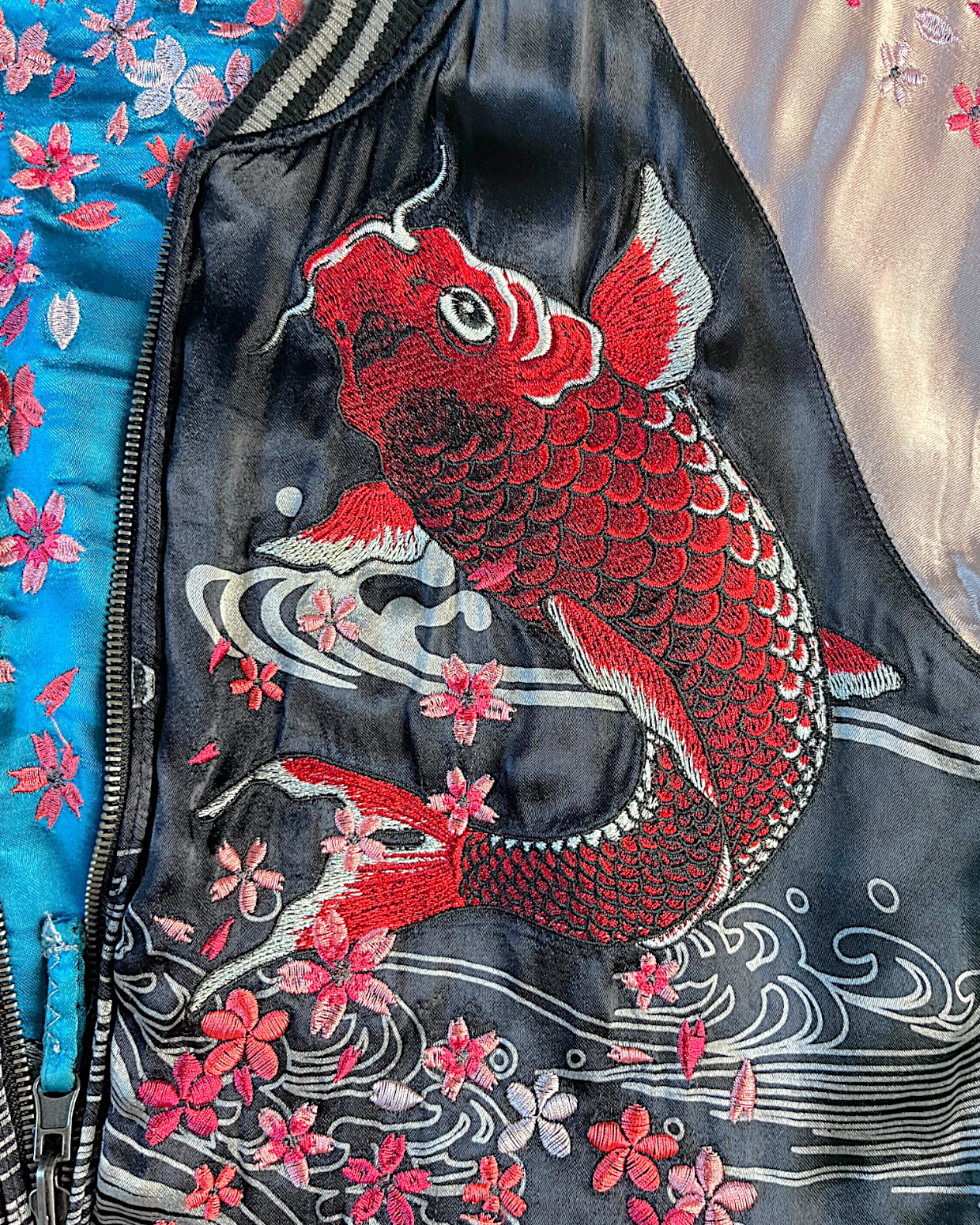 【M】Rare Vintage Reversible Sukajan Jacket “Red Koi & Sakura”