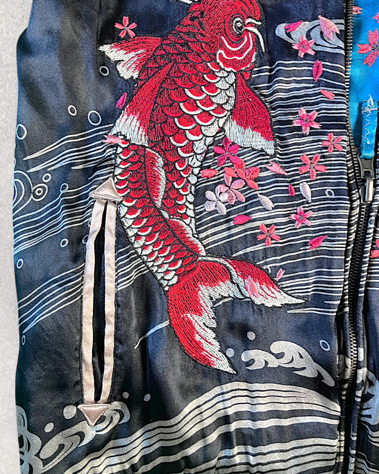 【M】Rare Vintage Reversible Sukajan Jacket “Red Koi & Sakura”