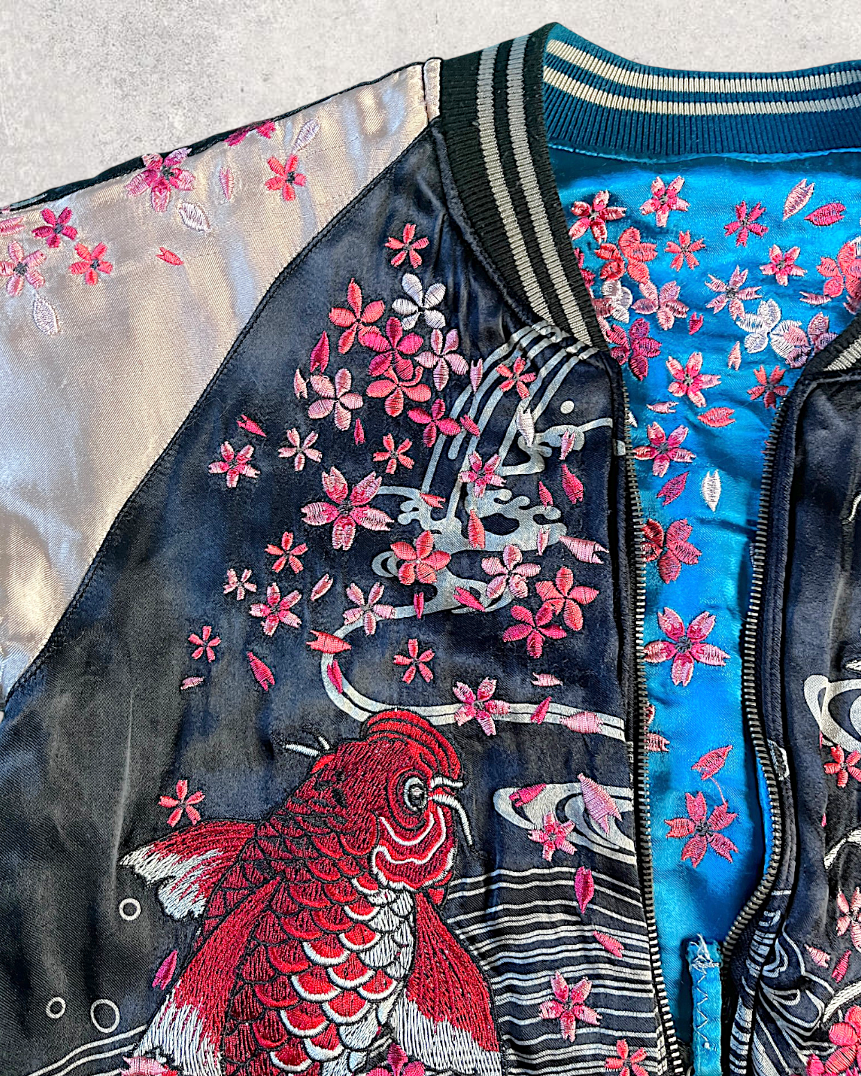【M】Rare Vintage Reversible Sukajan Jacket “Red Koi & Sakura”