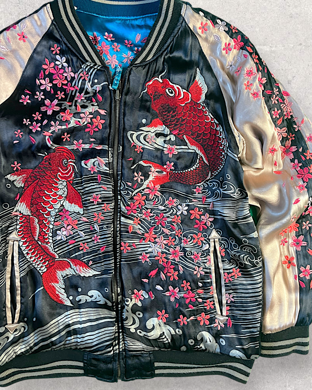 【M】Rare Vintage Reversible Sukajan Jacket “Red Koi & Sakura”
