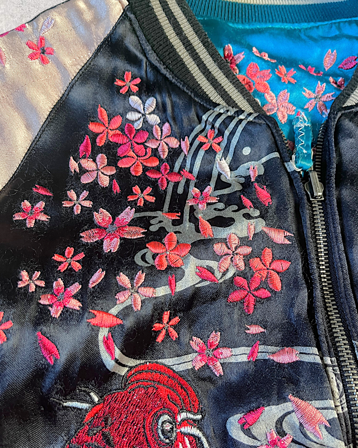 【M】Rare Vintage Reversible Sukajan Jacket “Red Koi & Sakura”
