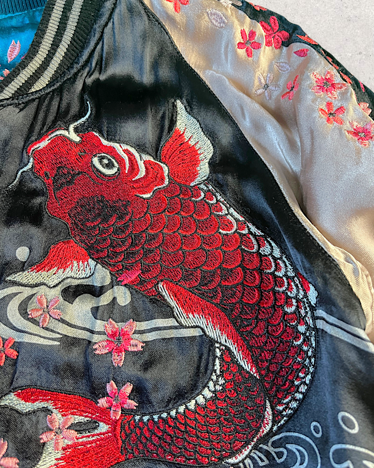 【M】Rare Vintage Reversible Sukajan Jacket “Red Koi & Sakura”