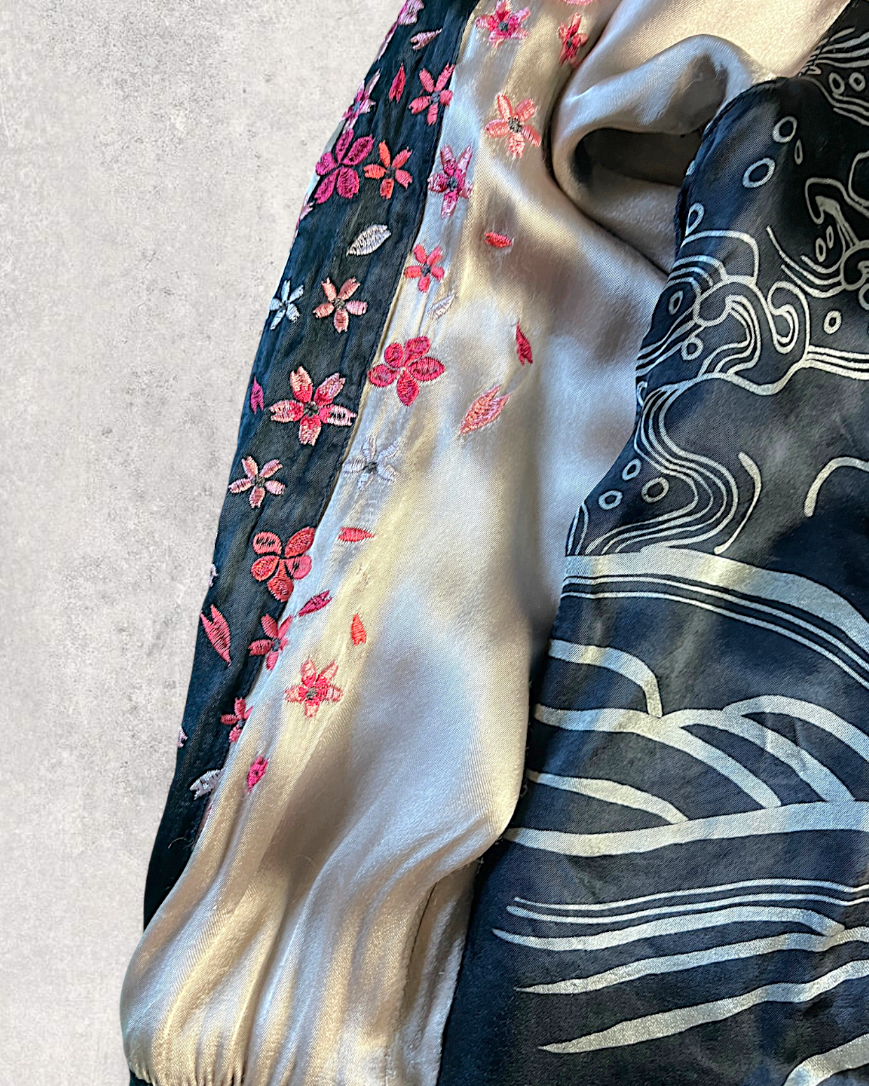 【M】Rare Vintage Reversible Sukajan Jacket “Red Koi & Sakura”