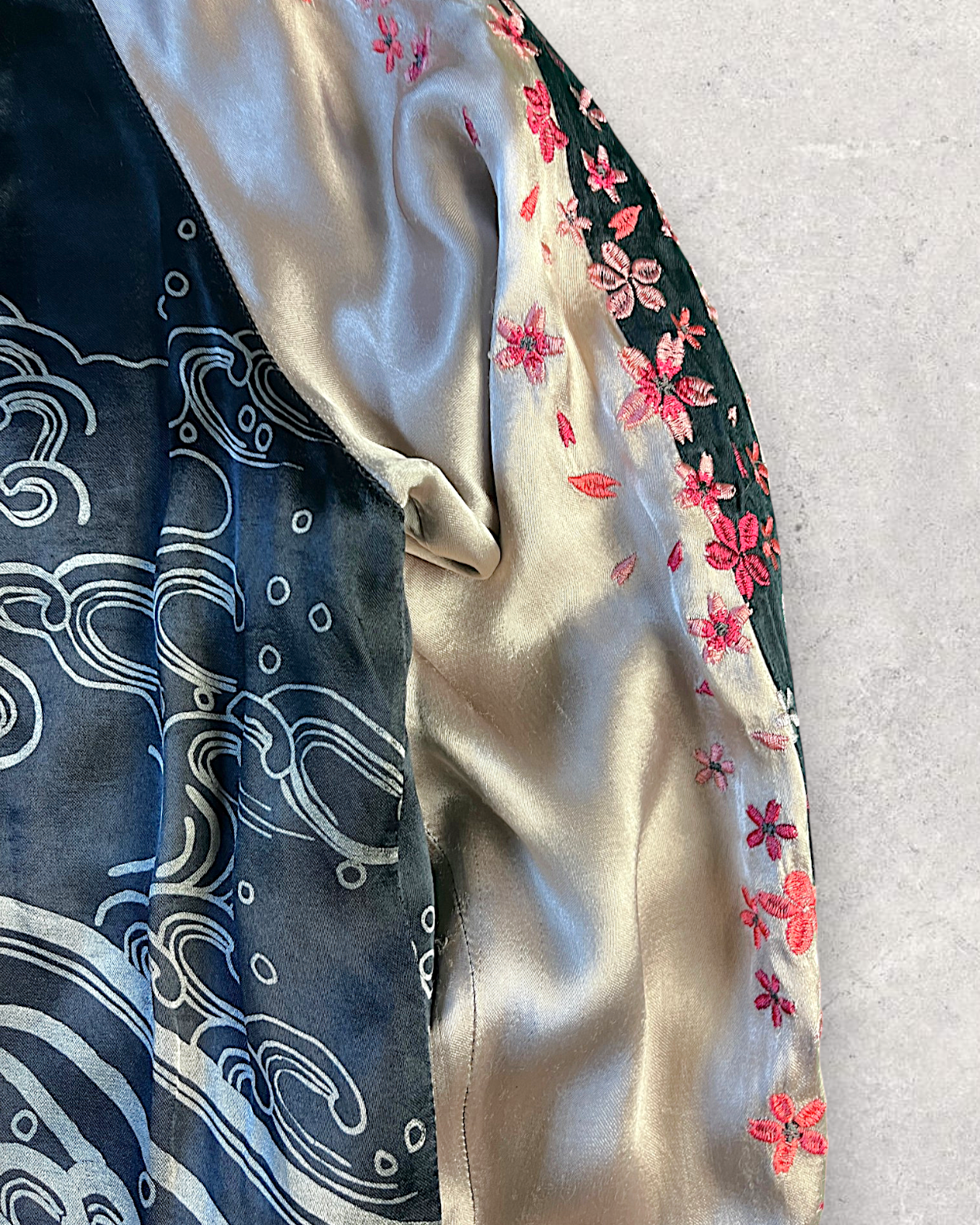 【M】Rare Vintage Reversible Sukajan Jacket “Red Koi & Sakura”
