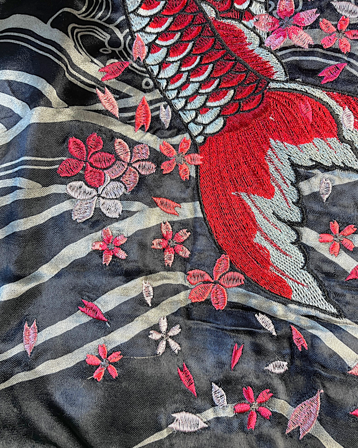 【M】Rare Vintage Reversible Sukajan Jacket “Red Koi & Sakura”