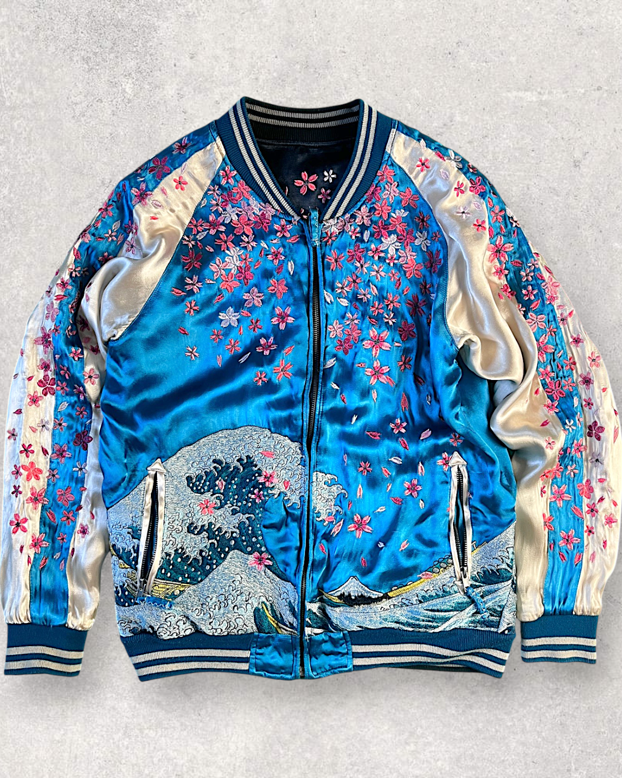 【M】Rare Vintage Reversible Sukajan Jacket “Red Koi & Sakura”