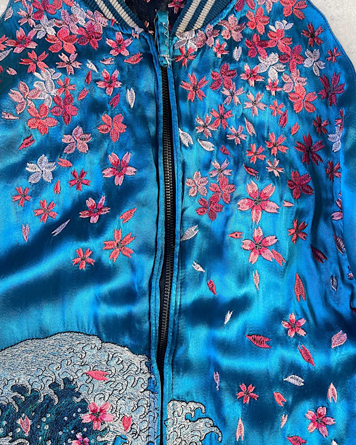 【M】Rare Vintage Reversible Sukajan Jacket “Red Koi & Sakura”