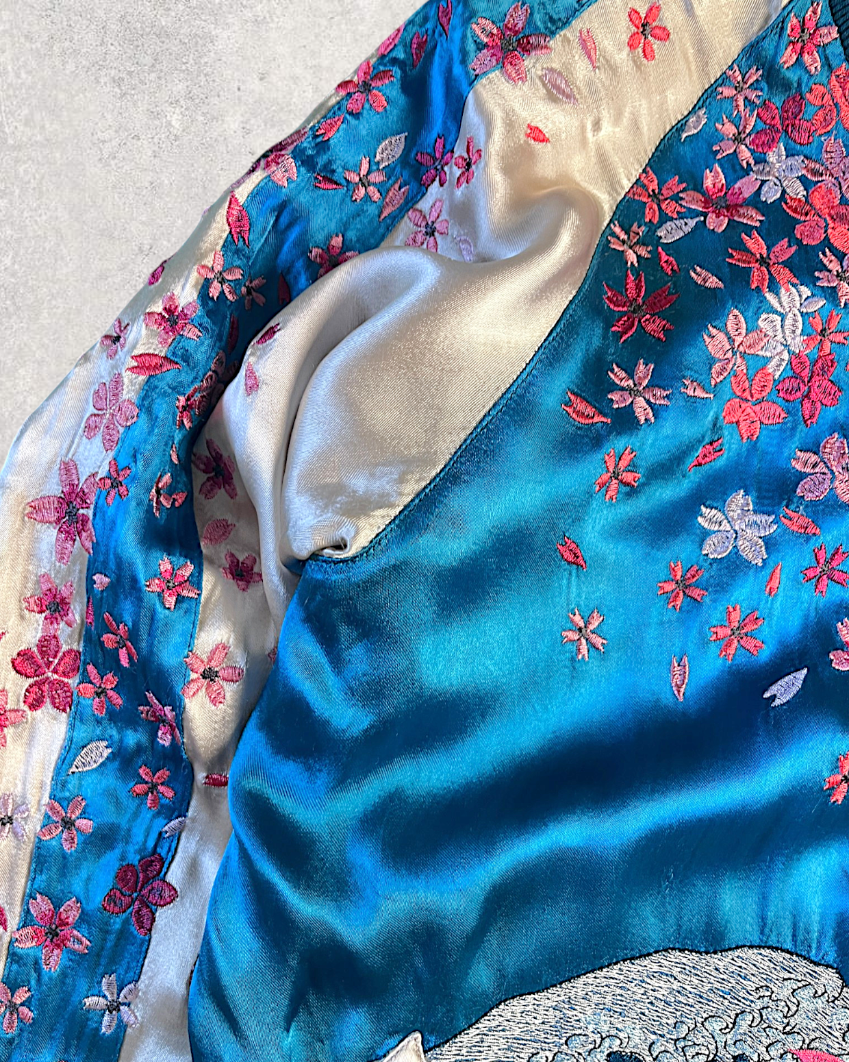 【M】Rare Vintage Reversible Sukajan Jacket “Red Koi & Sakura”