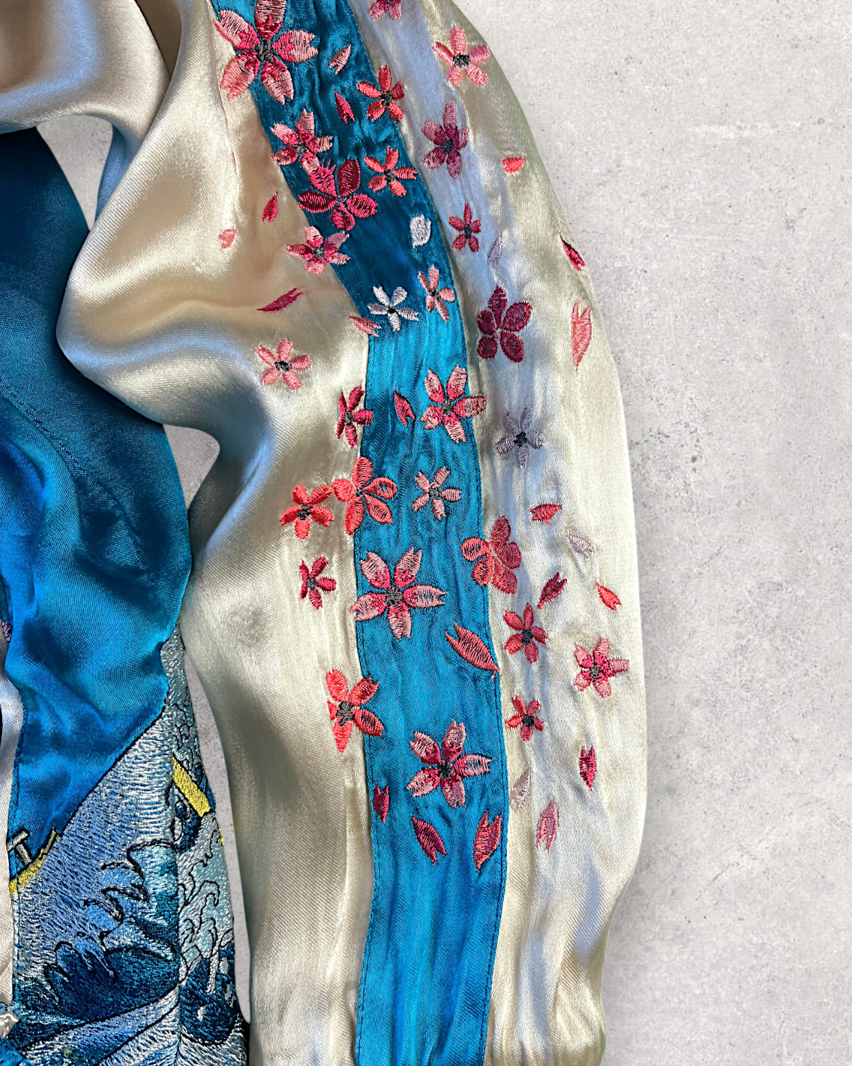 【M】Rare Vintage Reversible Sukajan Jacket “Red Koi & Sakura”