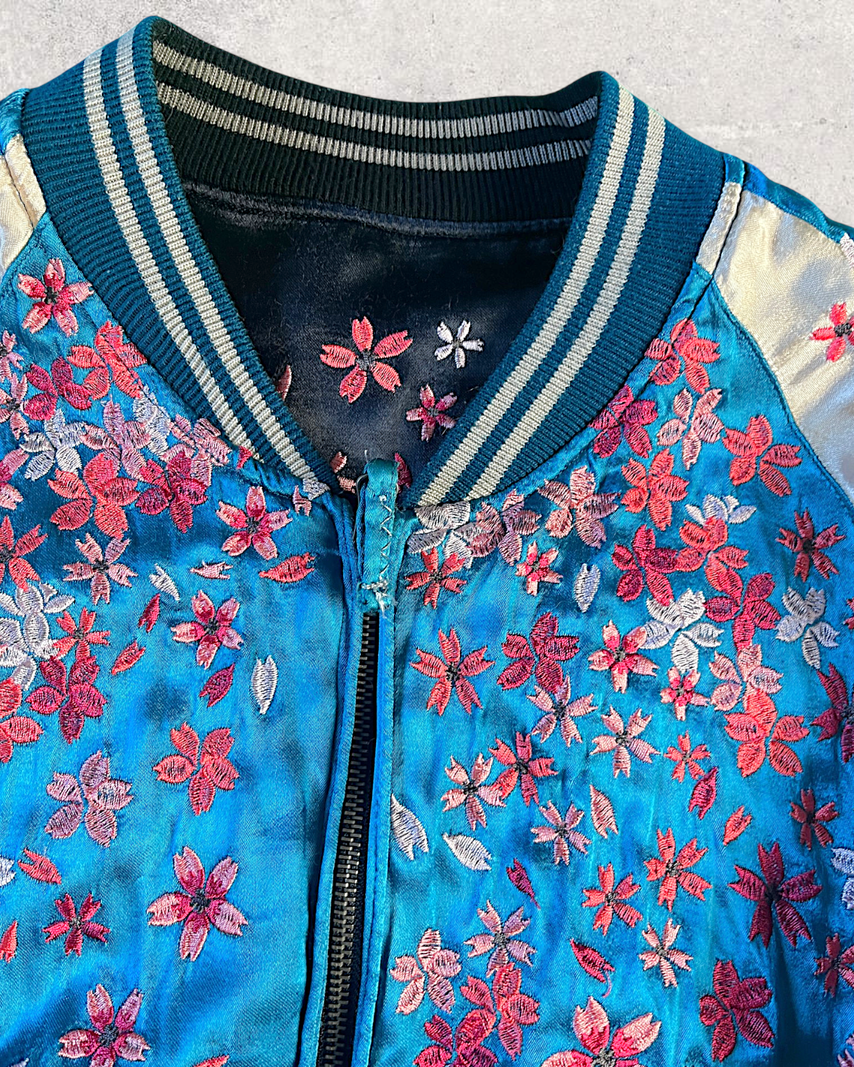 【M】Rare Vintage Reversible Sukajan Jacket “Red Koi & Sakura”
