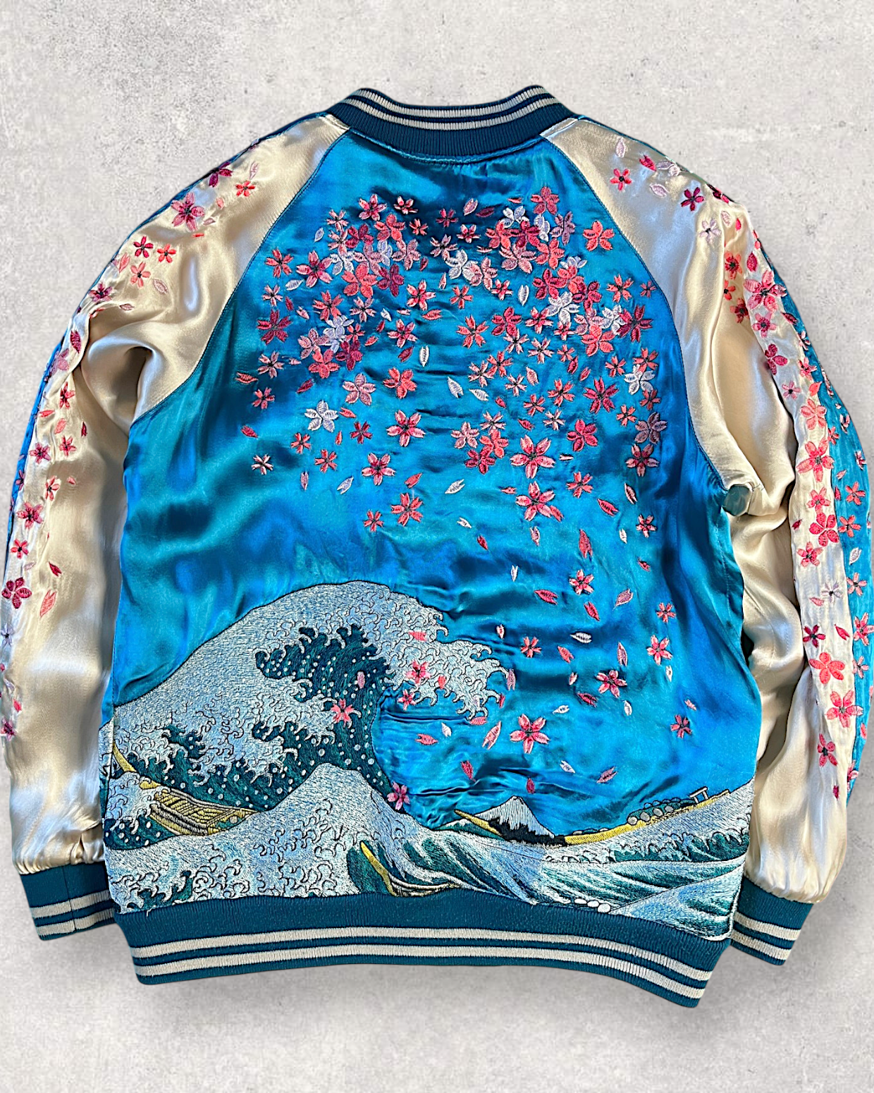 【M】Rare Vintage Reversible Sukajan Jacket “Red Koi & Sakura”
