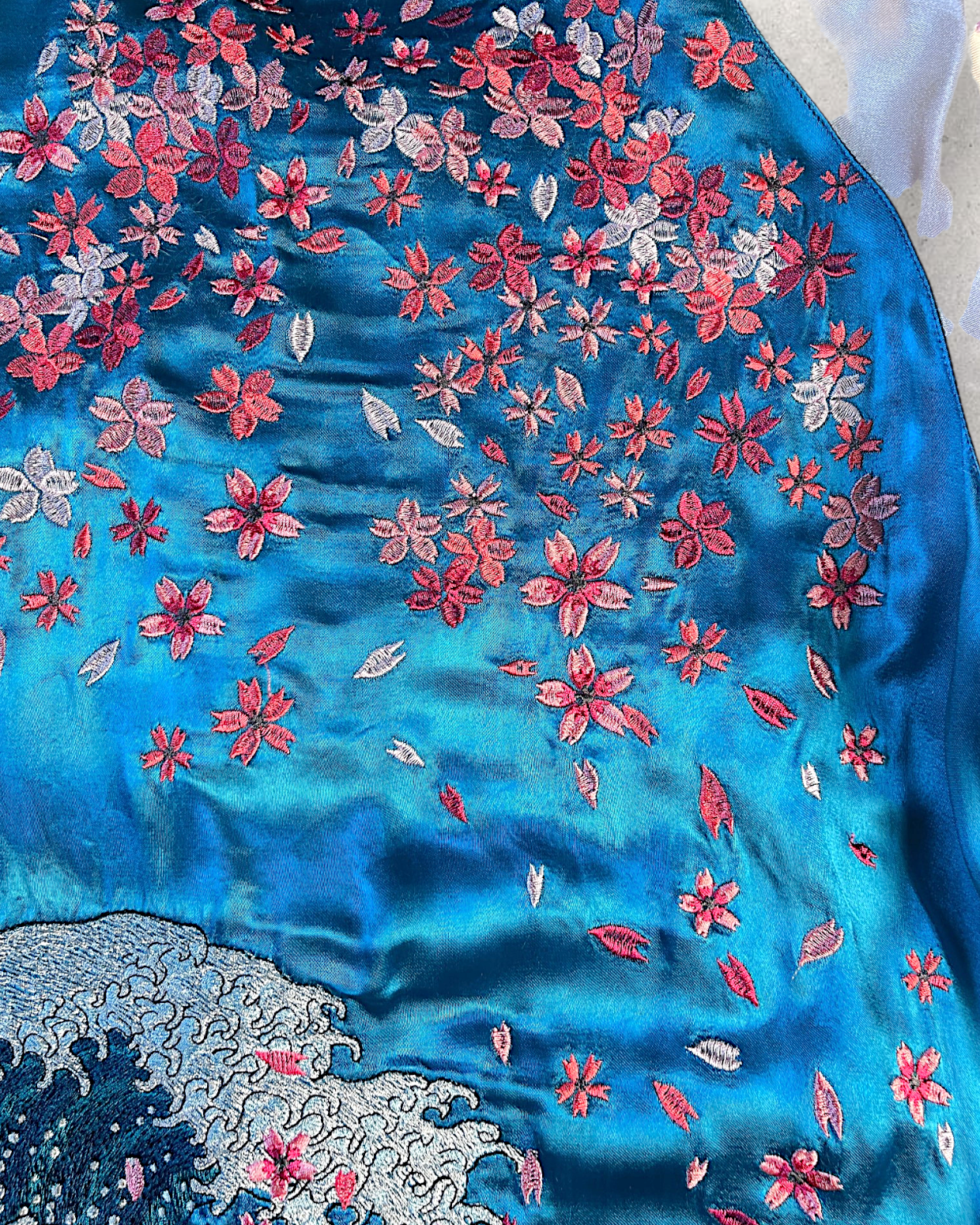 【M】Rare Vintage Reversible Sukajan Jacket “Red Koi & Sakura”