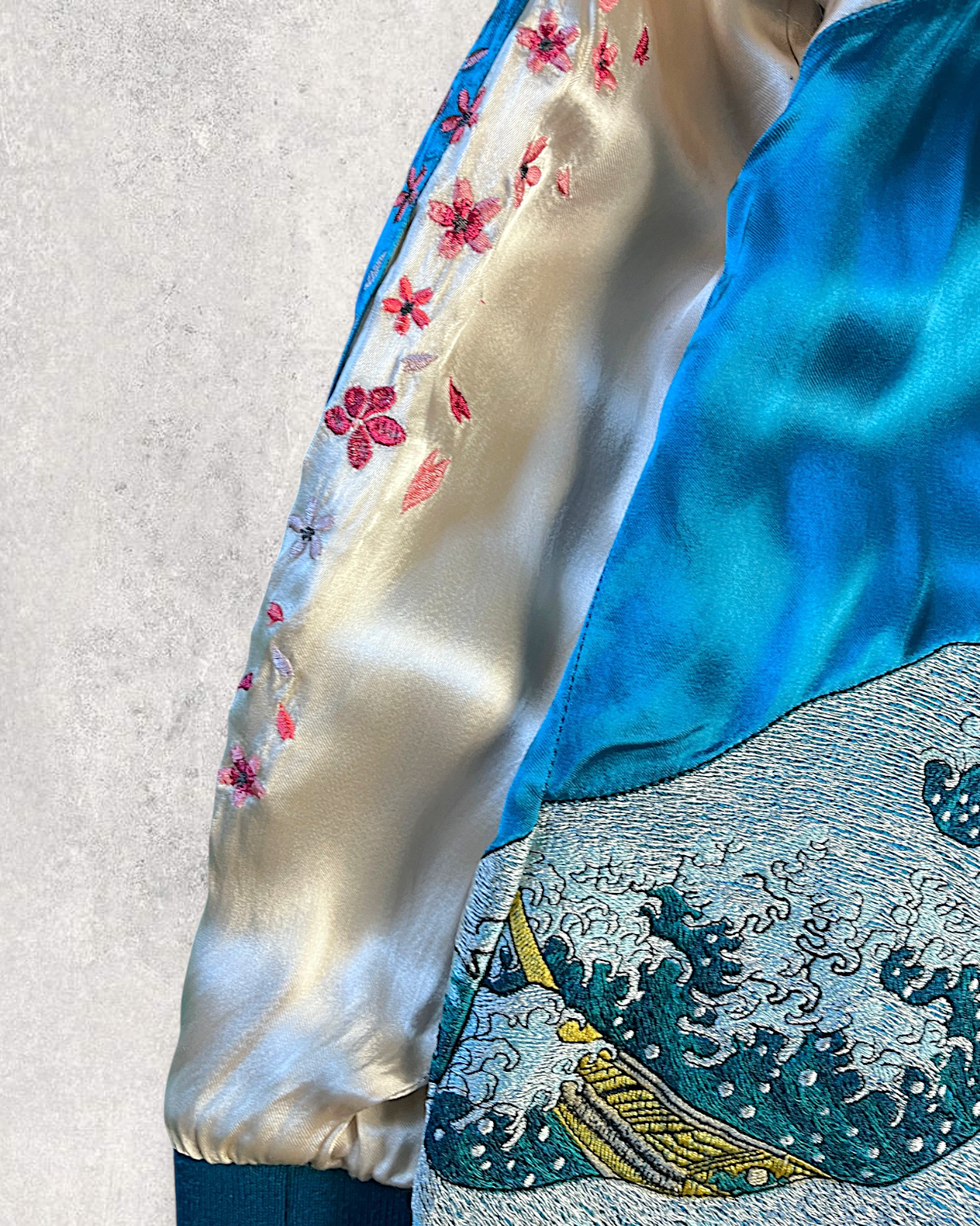 【M】Rare Vintage Reversible Sukajan Jacket “Red Koi & Sakura”