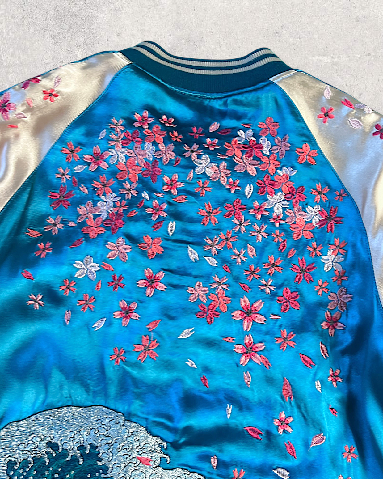【M】Rare Vintage Reversible Sukajan Jacket “Red Koi & Sakura”