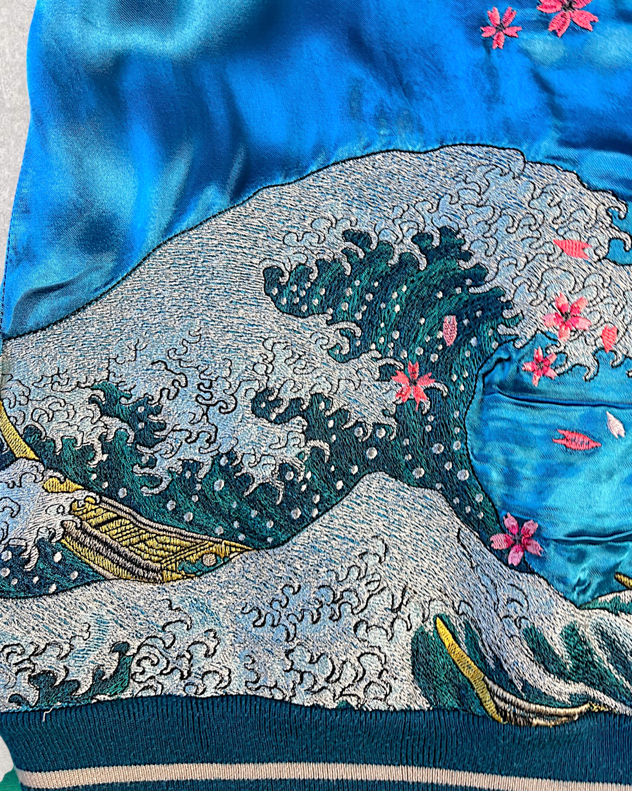 【M】Rare Vintage Reversible Sukajan Jacket “Red Koi & Sakura”