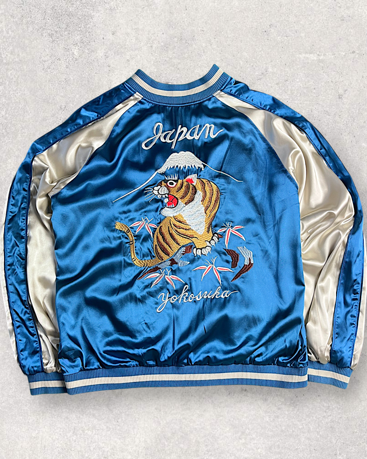 【XXL】Reversible Tiger & Dragon Sukajan Jacket XXL – Japanese Yokosuka Souvenir Jacket with Mt. Fuji Embroidery