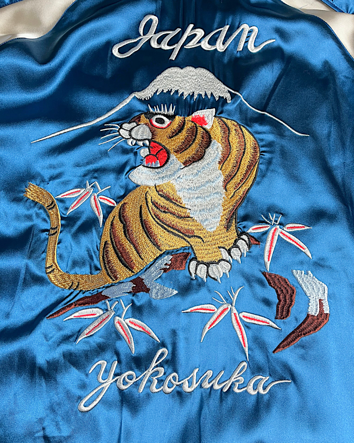 【XXL】Reversible Tiger & Dragon Sukajan Jacket XXL – Japanese Yokosuka Souvenir Jacket with Mt. Fuji Embroidery