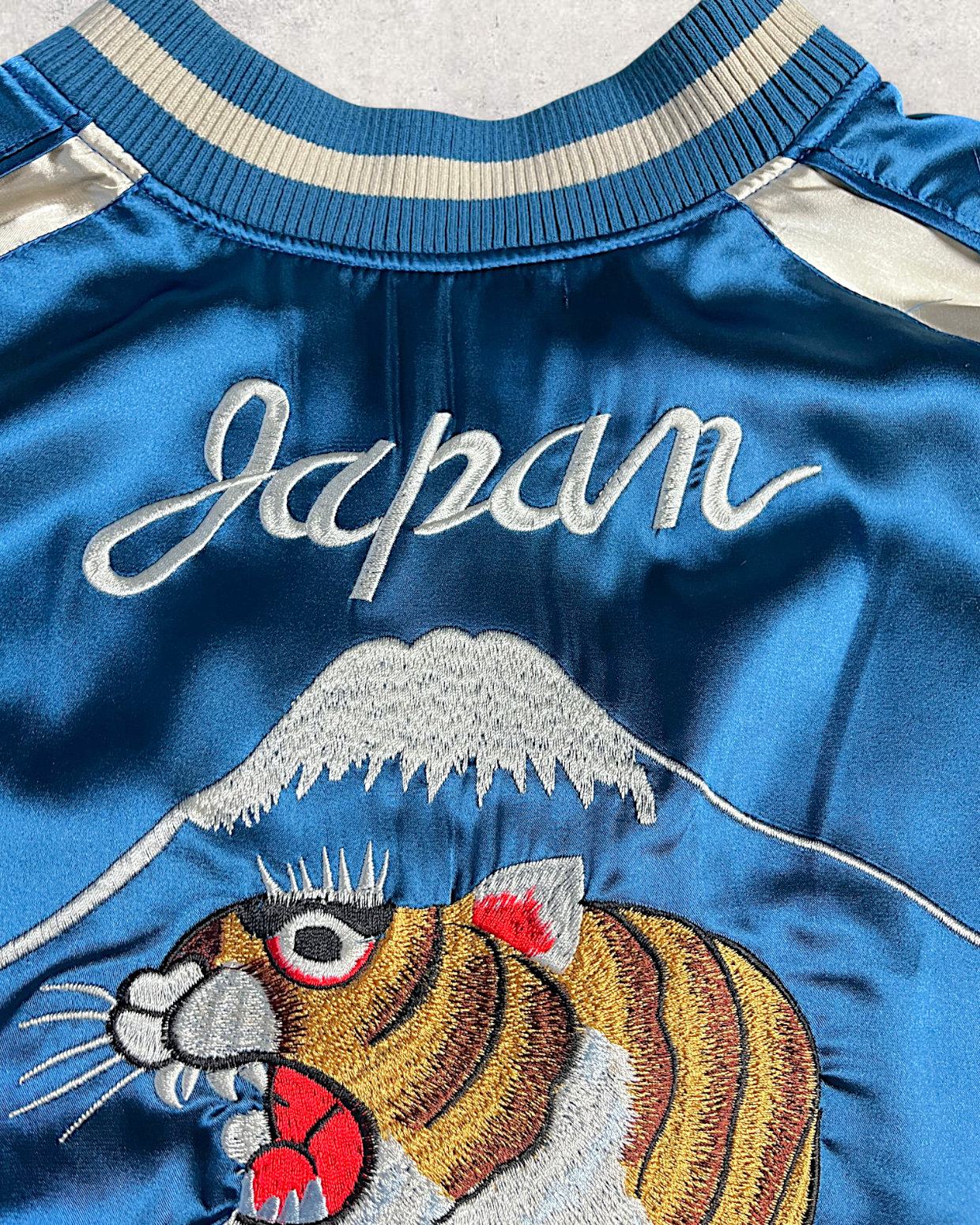 【XXL】Reversible Tiger & Dragon Sukajan Jacket XXL – Japanese Yokosuka Souvenir Jacket with Mt. Fuji Embroidery