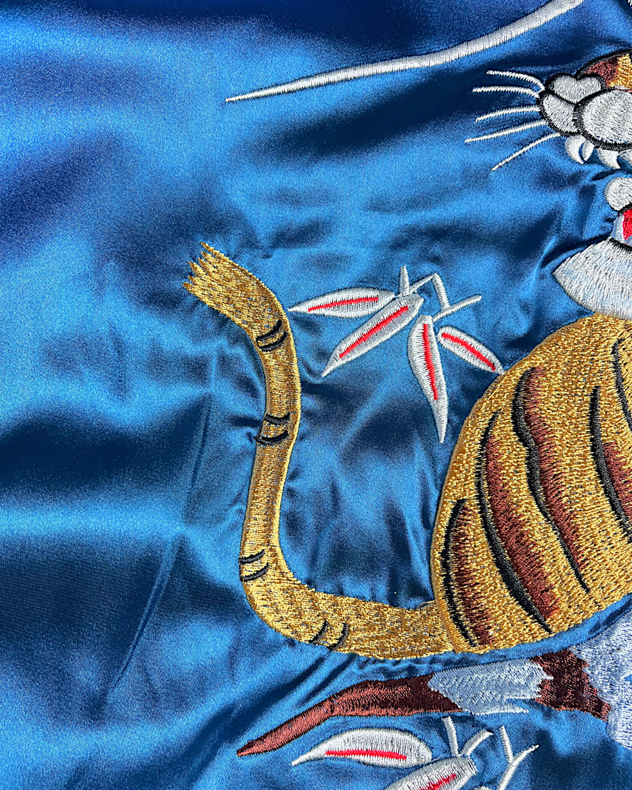 【XXL】Reversible Tiger & Dragon Sukajan Jacket XXL – Japanese Yokosuka Souvenir Jacket with Mt. Fuji Embroidery
