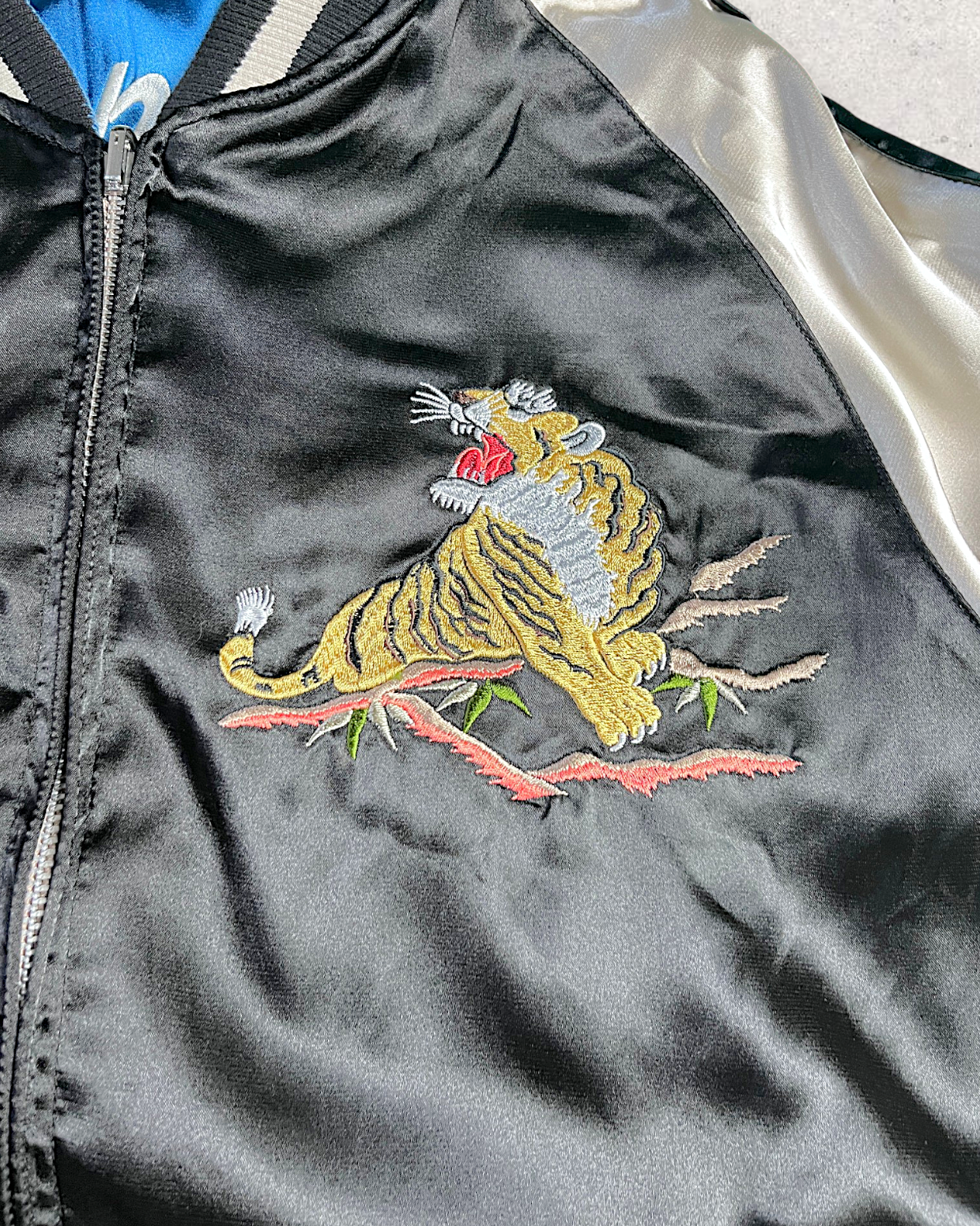 【XXL】Reversible Tiger & Dragon Sukajan Jacket XXL – Japanese Yokosuka Souvenir Jacket with Mt. Fuji Embroidery