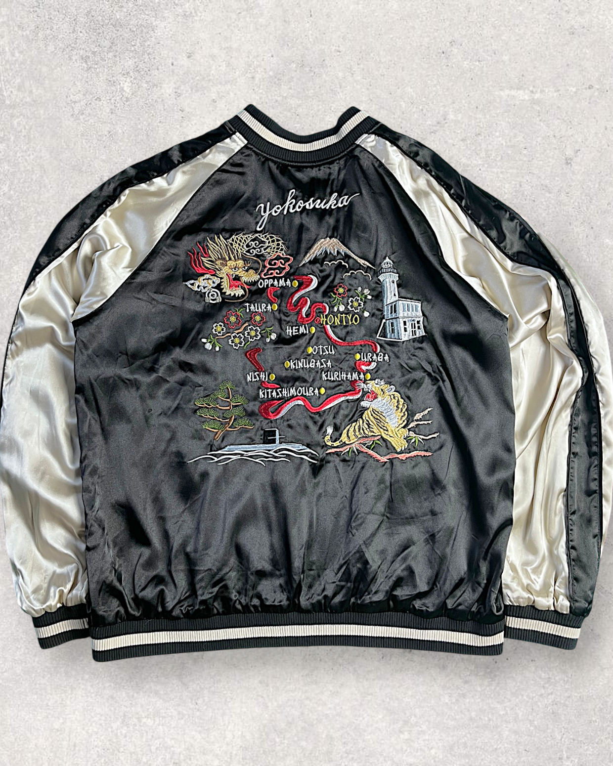 【XXL】Reversible Tiger & Dragon Sukajan Jacket XXL – Japanese Yokosuka Souvenir Jacket with Mt. Fuji Embroidery