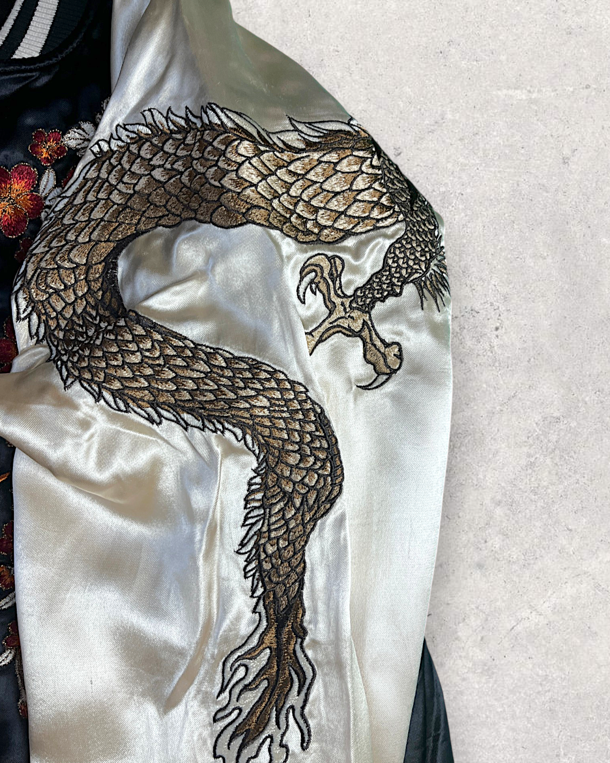 【XL】Karakuri Tamashii Reversible Dragon Sukajan Jacket XL – Japanese Embroidered Souvenir Jacket