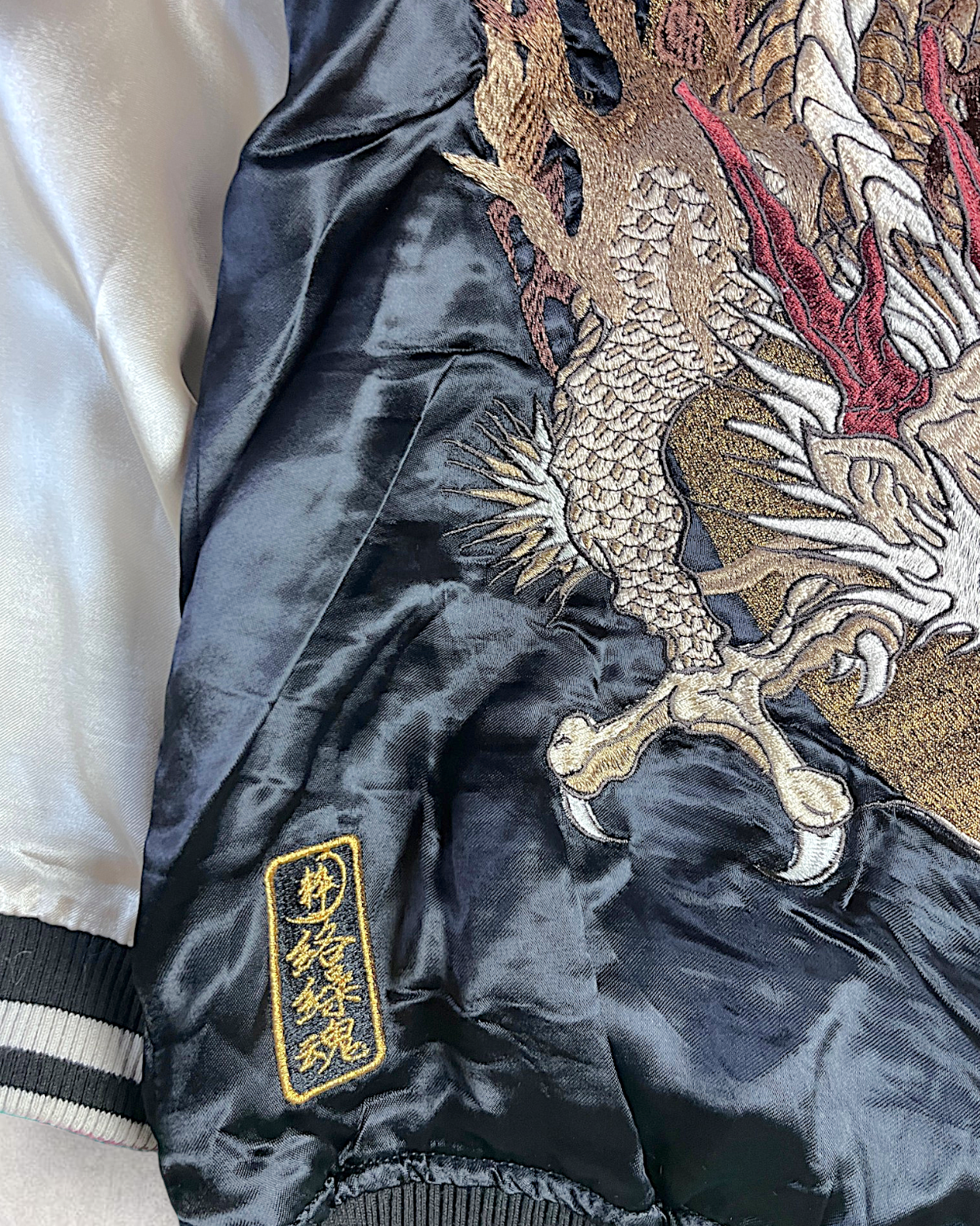 【XL】Karakuri Tamashii Reversible Dragon Sukajan Jacket XL – Japanese Embroidered Souvenir Jacket