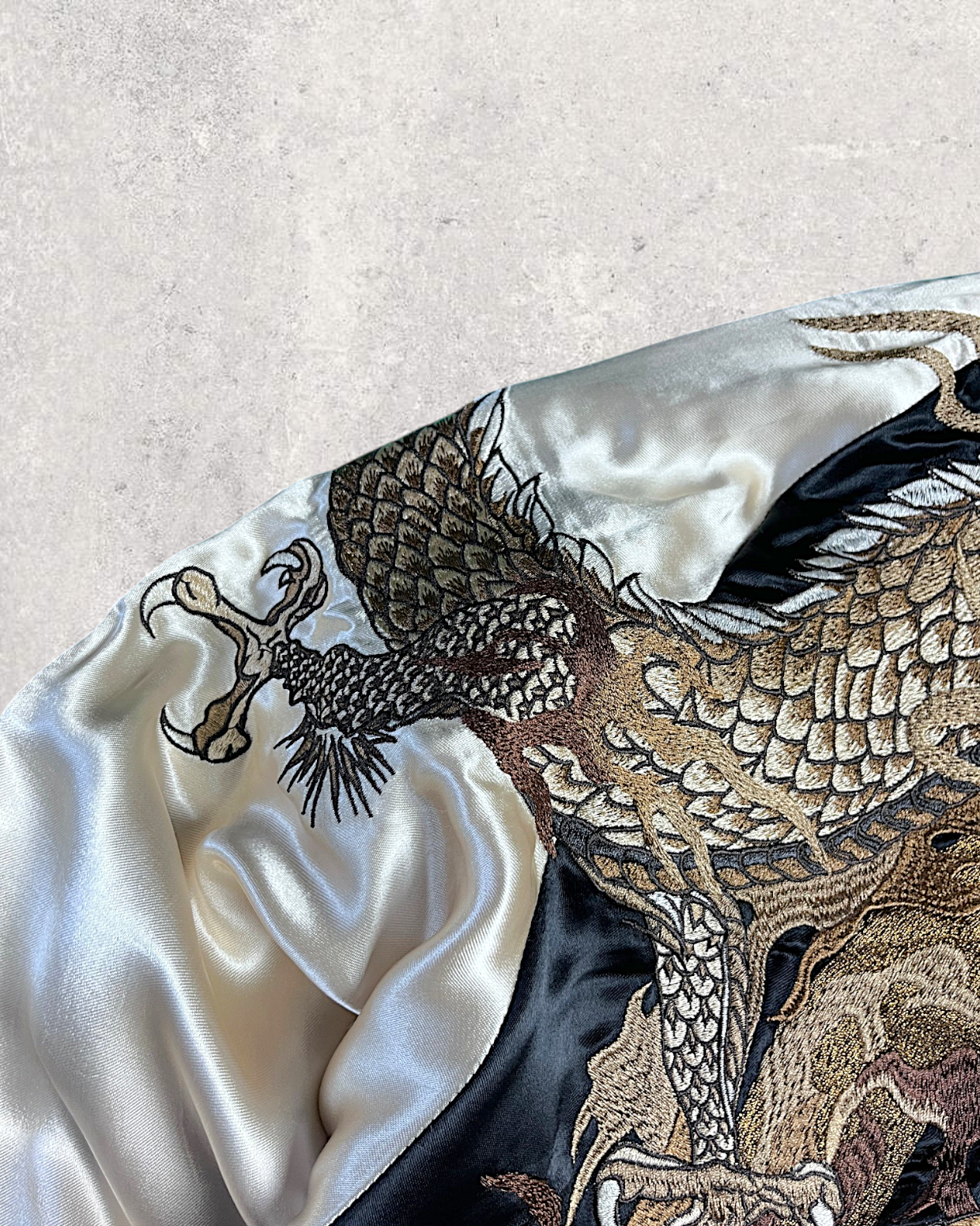 【XL】Karakuri Tamashii Reversible Dragon Sukajan Jacket XL – Japanese Embroidered Souvenir Jacket