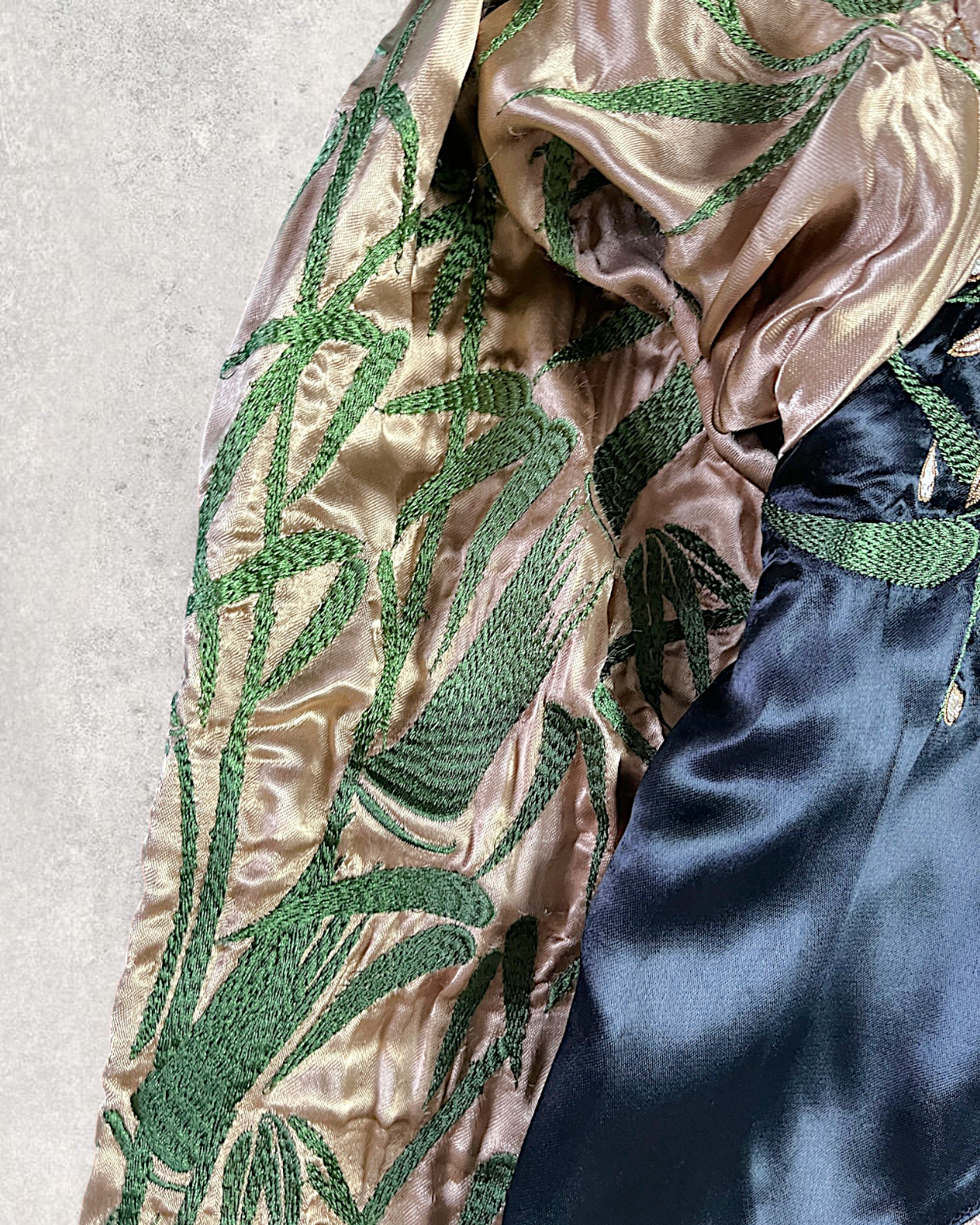 【XL】KARAKURI TAMASHII Reversible Tiger Sukajan Jacket – Embroidered Japanese Satin Bomber with Sakura & Bamboo