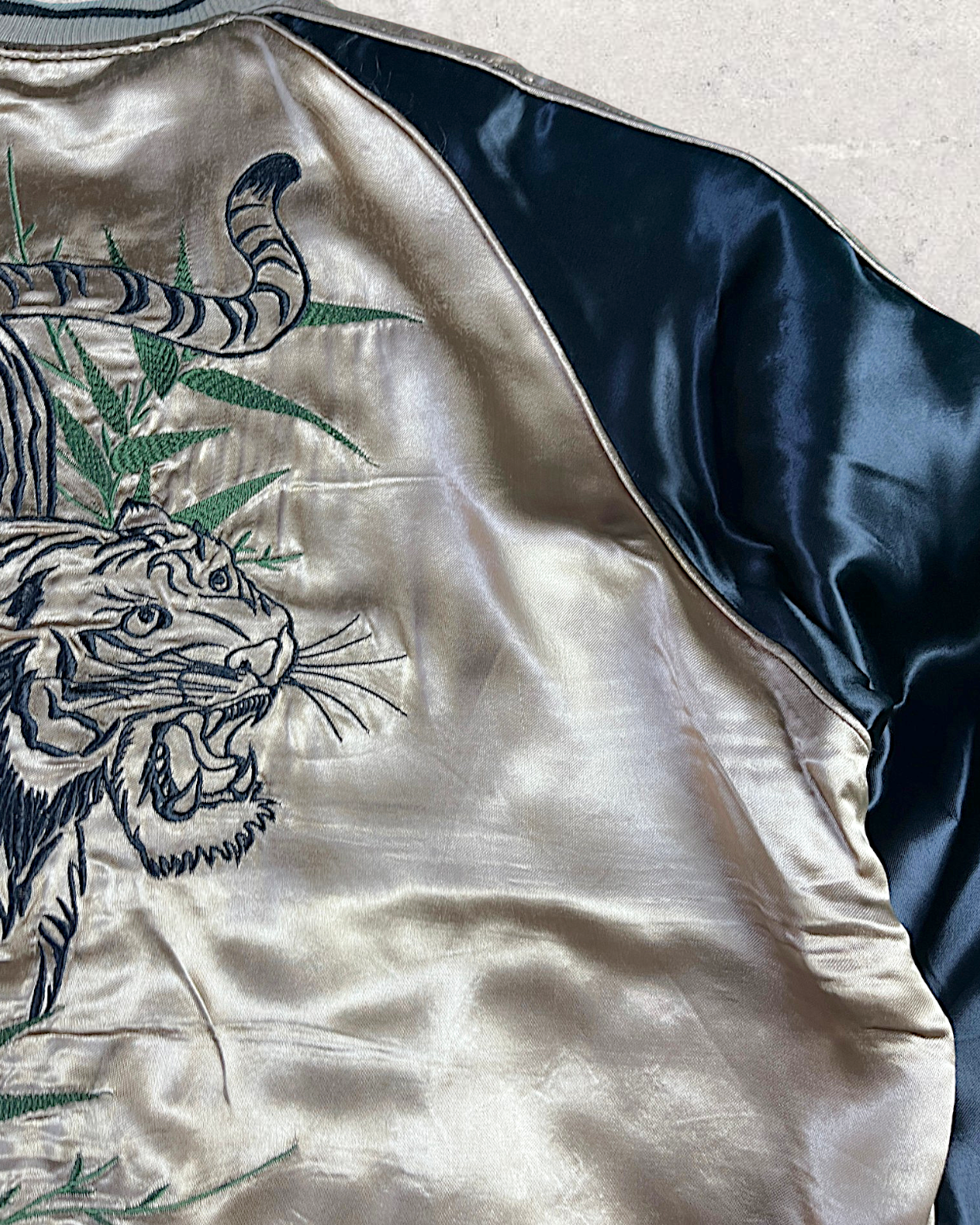 【XL】KARAKURI TAMASHII Reversible Tiger Sukajan Jacket – Embroidered Japanese Satin Bomber with Sakura & Bamboo