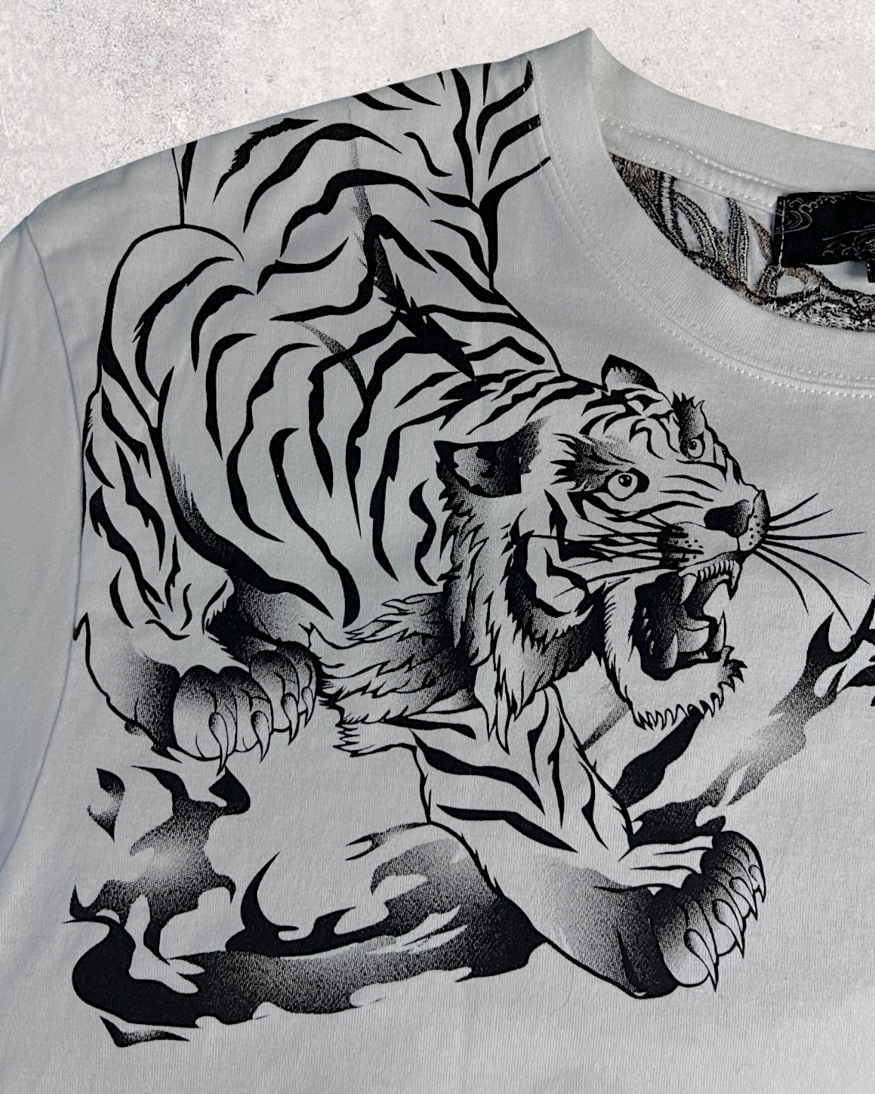 【XL】Karakuri Tamashii Embroidered Dragon & Tiger T-Shirt XL – Rare Japanese Wagara Tee