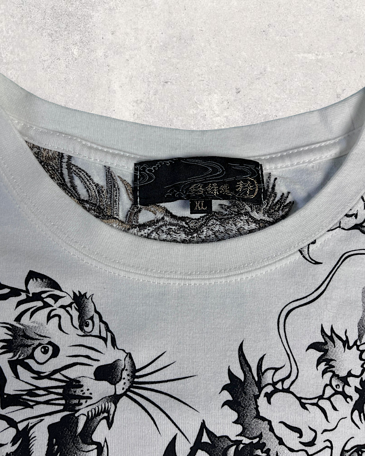 【XL】Karakuri Tamashii Embroidered Dragon & Tiger T-Shirt XL – Rare Japanese Wagara Tee