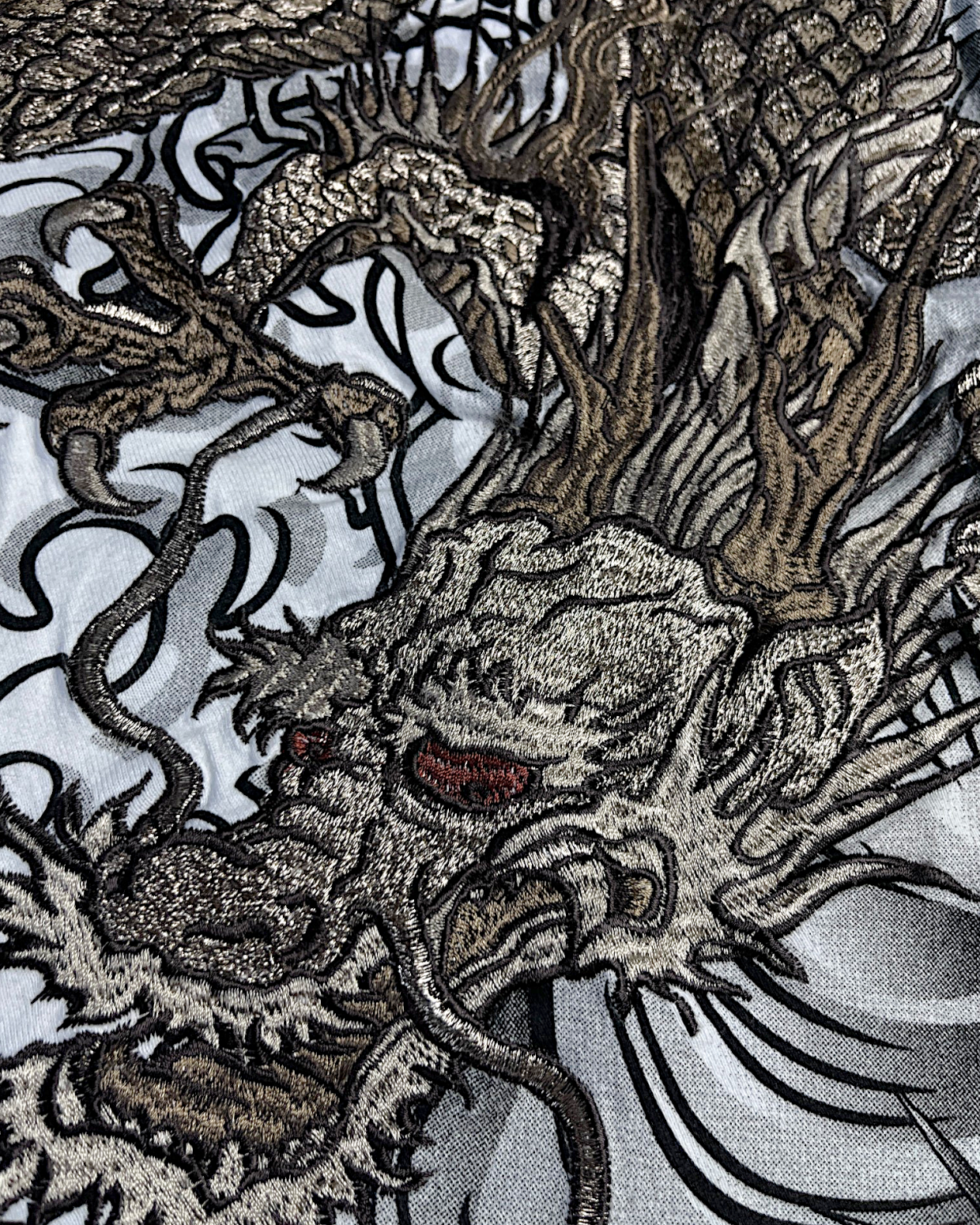 【XL】Karakuri Tamashii Embroidered Dragon & Tiger T-Shirt XL – Rare Japanese Wagara Tee