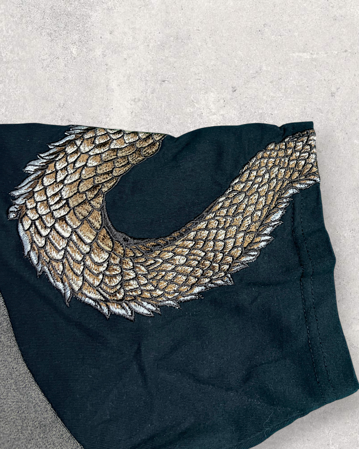 【XL&XXL】Karakuri Tamashii Rare Embroidered Dragon T-Shirt XL – Premium Japanese Wagara Tee with Sakura