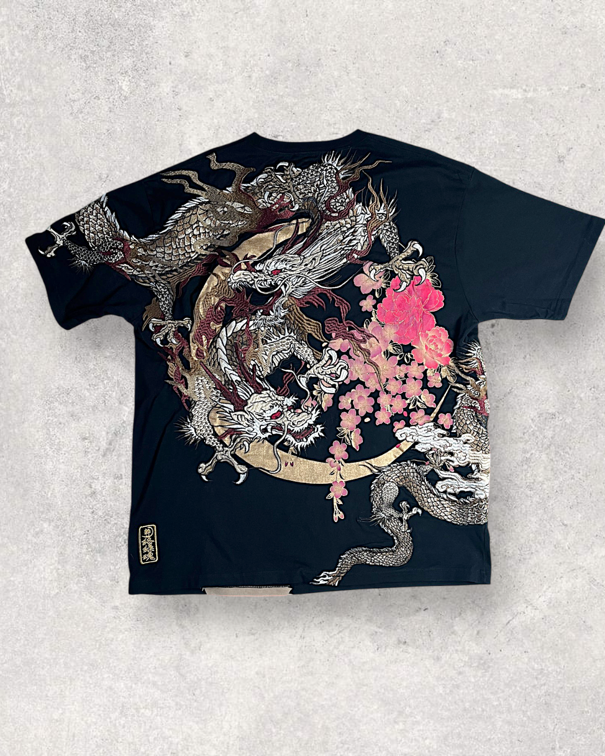 【XL&XXL】Karakuri Tamashii Rare Embroidered Dragon T-Shirt XL – Premium Japanese Wagara Tee with Sakura