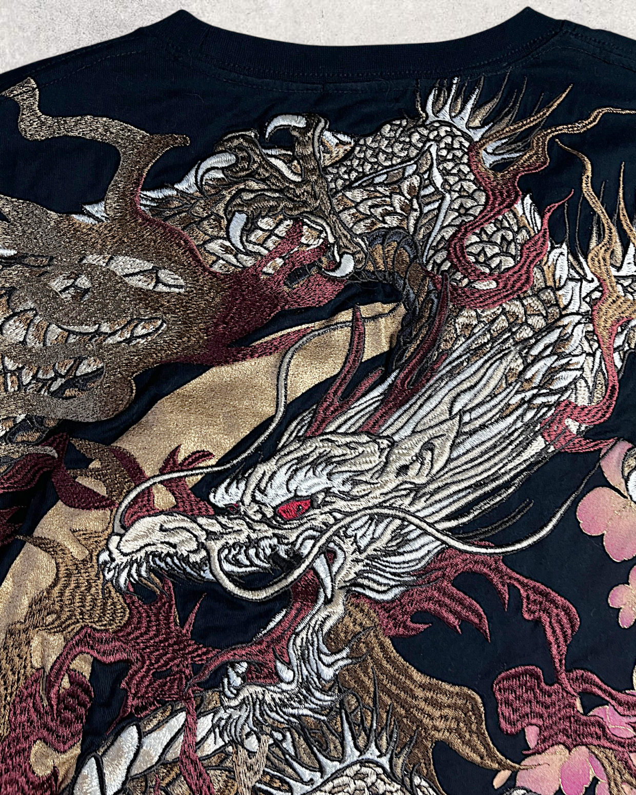 【XL&XXL】Karakuri Tamashii Rare Embroidered Dragon T-Shirt XL – Premium Japanese Wagara Tee with Sakura