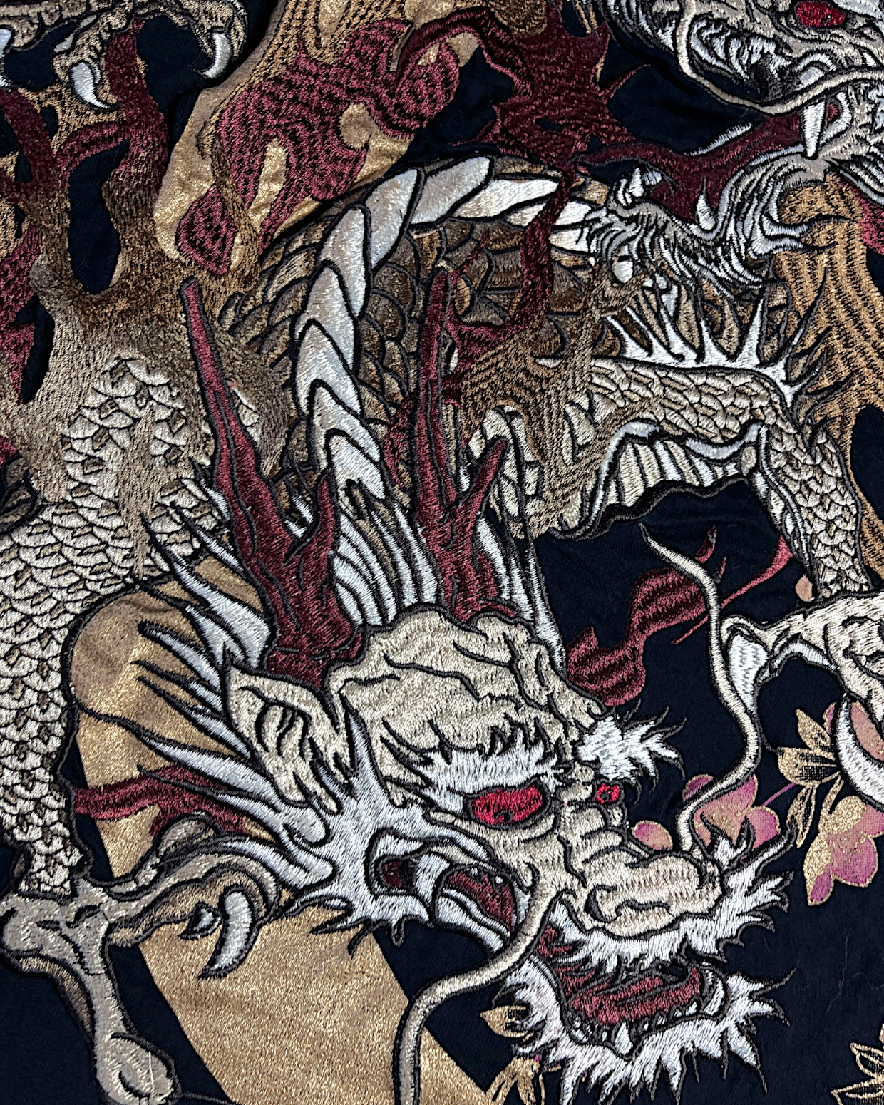 【XL&XXL】Karakuri Tamashii Rare Embroidered Dragon T-Shirt XL – Premium Japanese Wagara Tee with Sakura