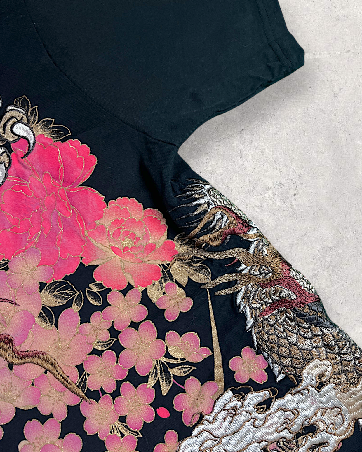 【XL&XXL】Karakuri Tamashii Rare Embroidered Dragon T-Shirt XL – Premium Japanese Wagara Tee with Sakura