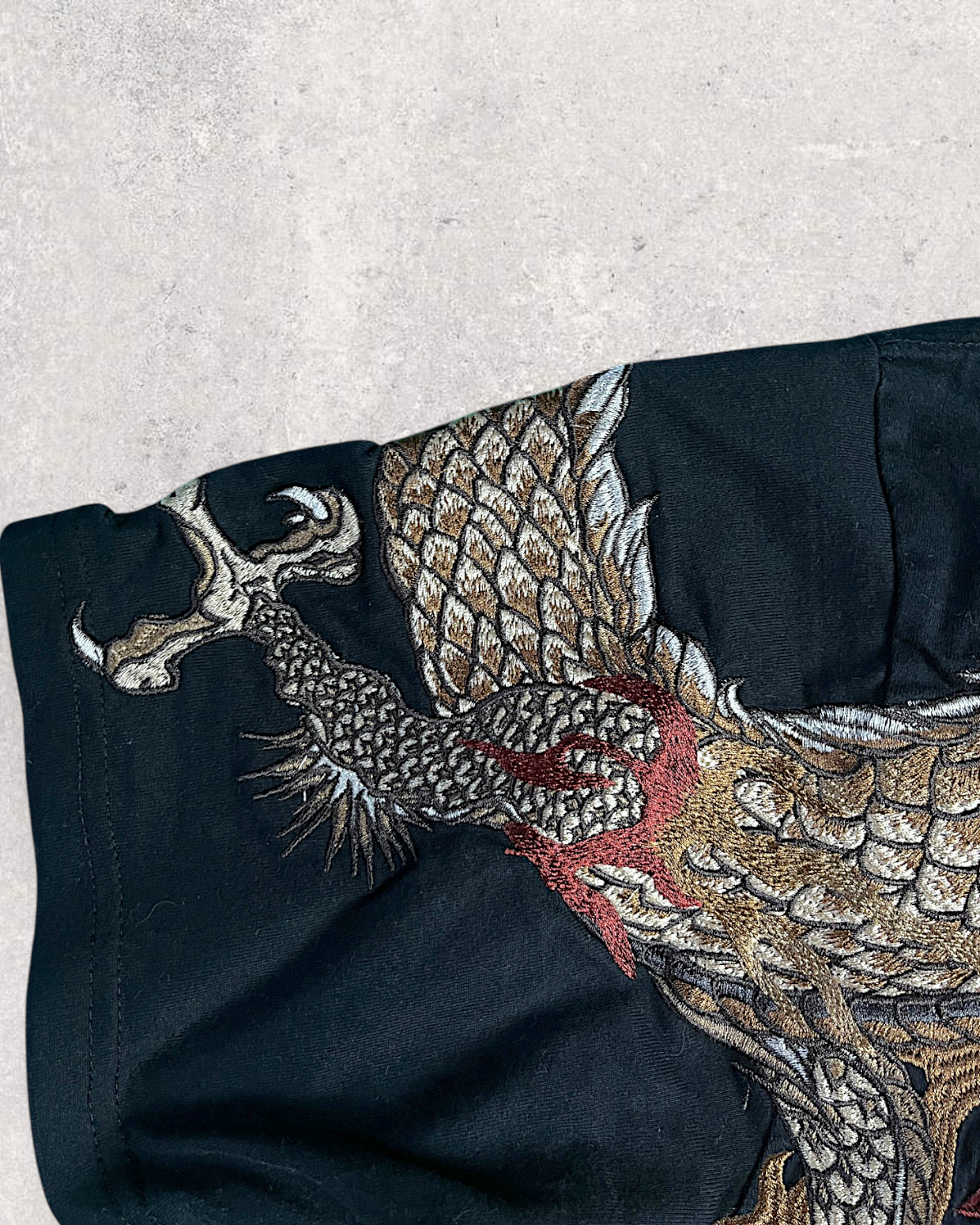 【XL&XXL】Karakuri Tamashii Rare Embroidered Dragon T-Shirt XL – Premium Japanese Wagara Tee with Sakura