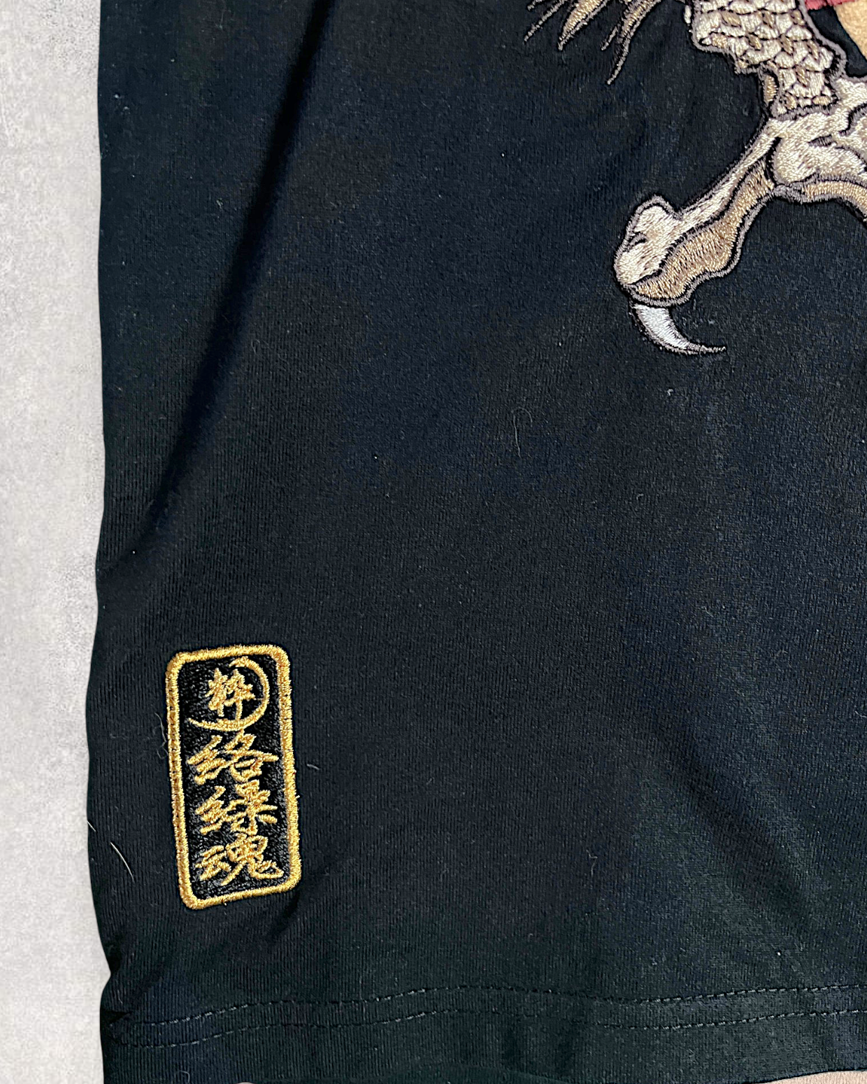 【XL&XXL】Karakuri Tamashii Rare Embroidered Dragon T-Shirt XL – Premium Japanese Wagara Tee with Sakura