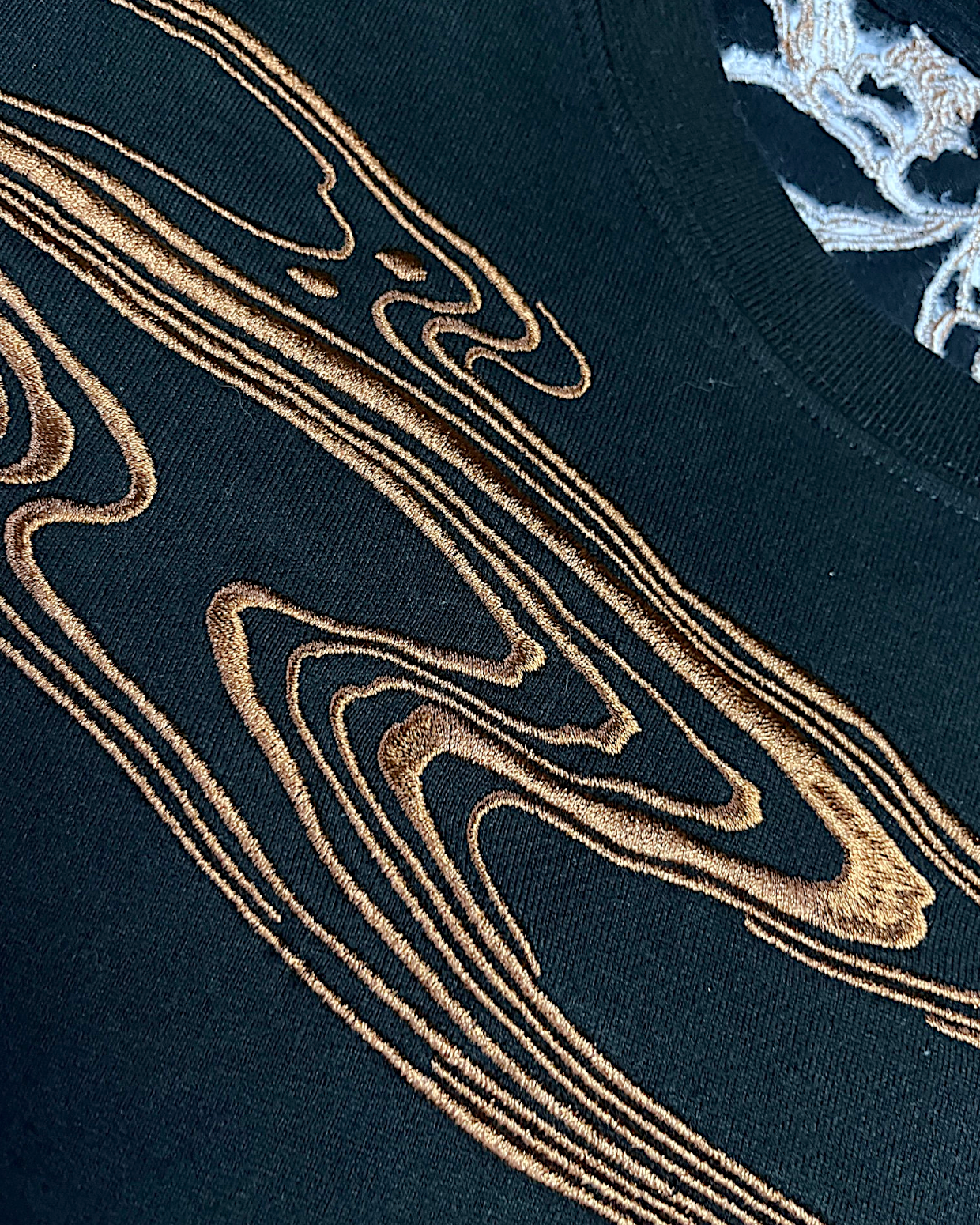 【XXL】Karakuri Tamashii Dragon T-Shirt XL – New Japanese Wagara Tee with Moon & Peony Embroidery