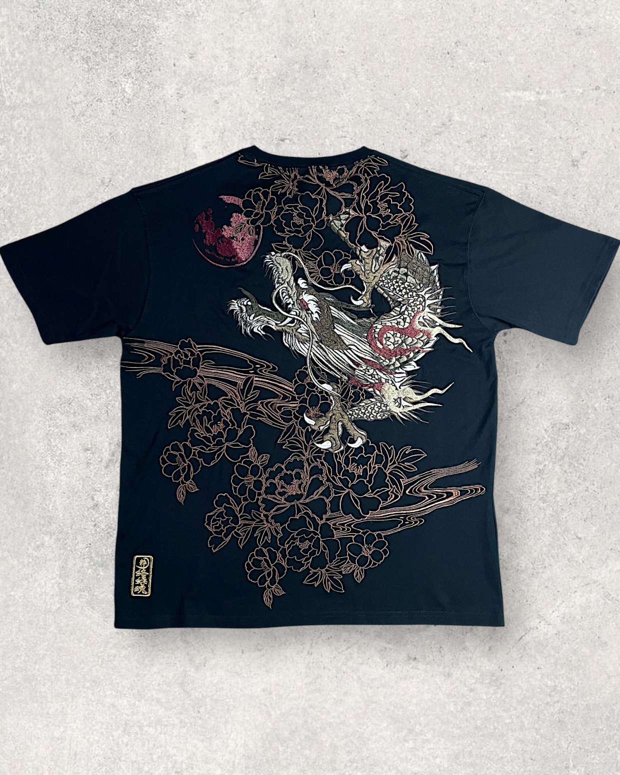 【XXL】Karakuri Tamashii Dragon T-Shirt XL – New Japanese Wagara Tee with Moon & Peony Embroidery