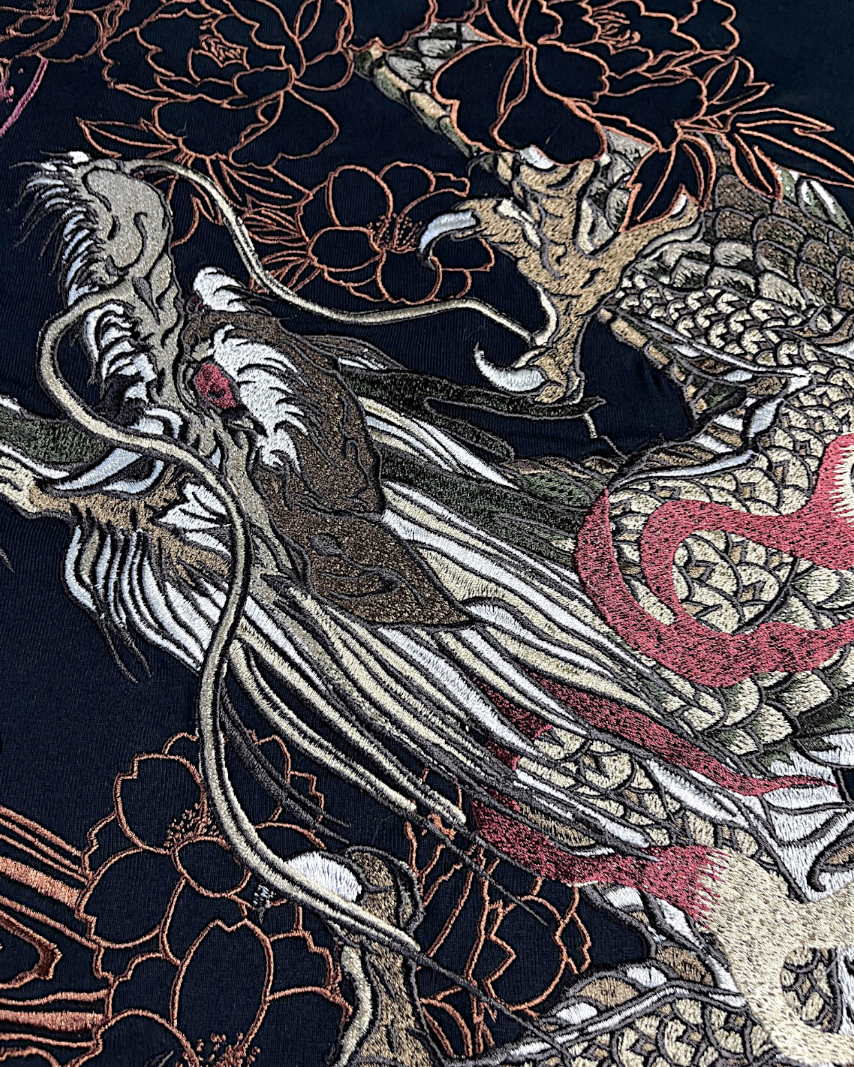 【XXL】Karakuri Tamashii Dragon T-Shirt XL – New Japanese Wagara Tee with Moon & Peony Embroidery
