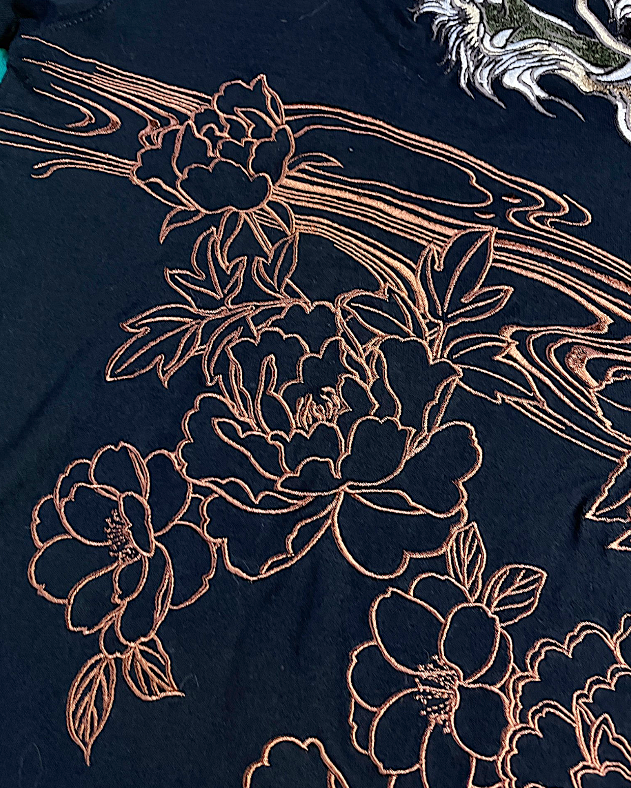 【XXL】Karakuri Tamashii Dragon T-Shirt XL – New Japanese Wagara Tee with Moon & Peony Embroidery