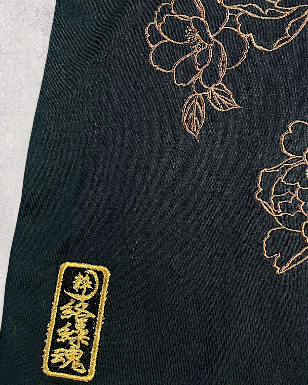【XXL】Karakuri Tamashii Dragon T-Shirt XL – New Japanese Wagara Tee with Moon & Peony Embroidery