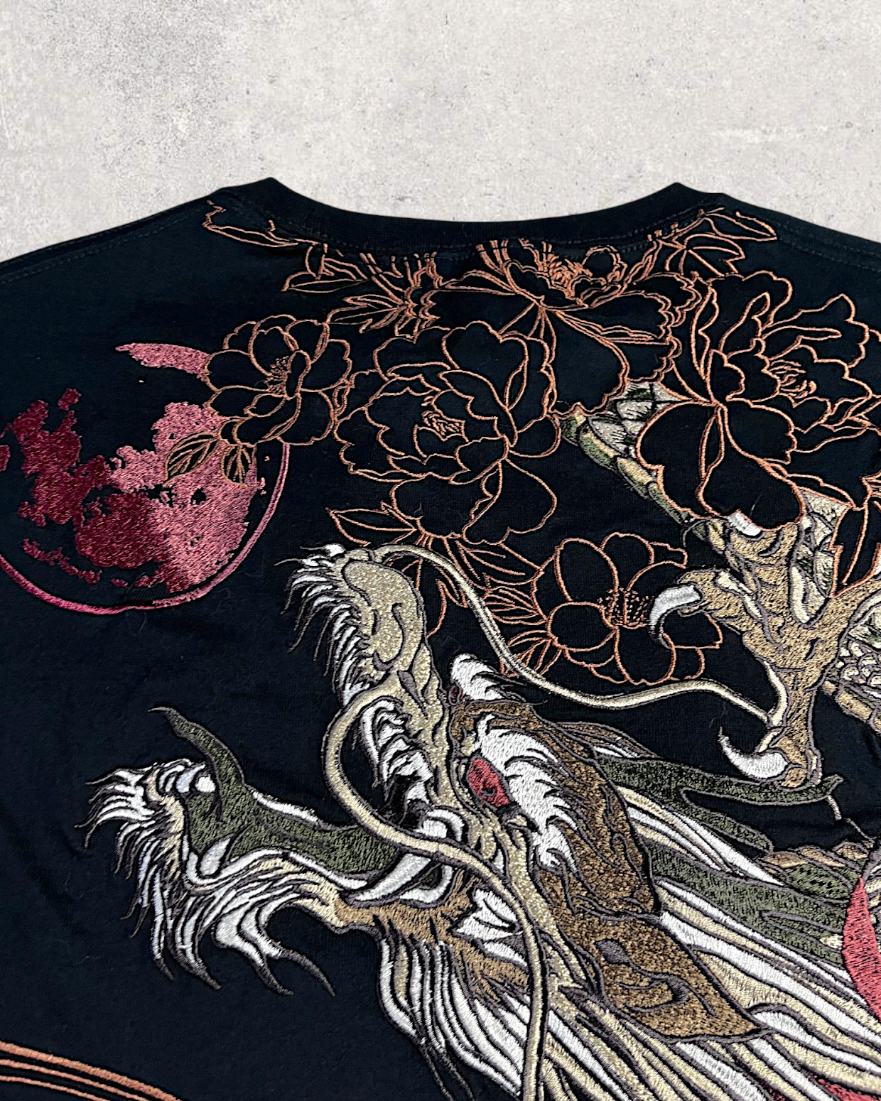 【XXL】Karakuri Tamashii Dragon T-Shirt XL – New Japanese Wagara Tee with Moon & Peony Embroidery