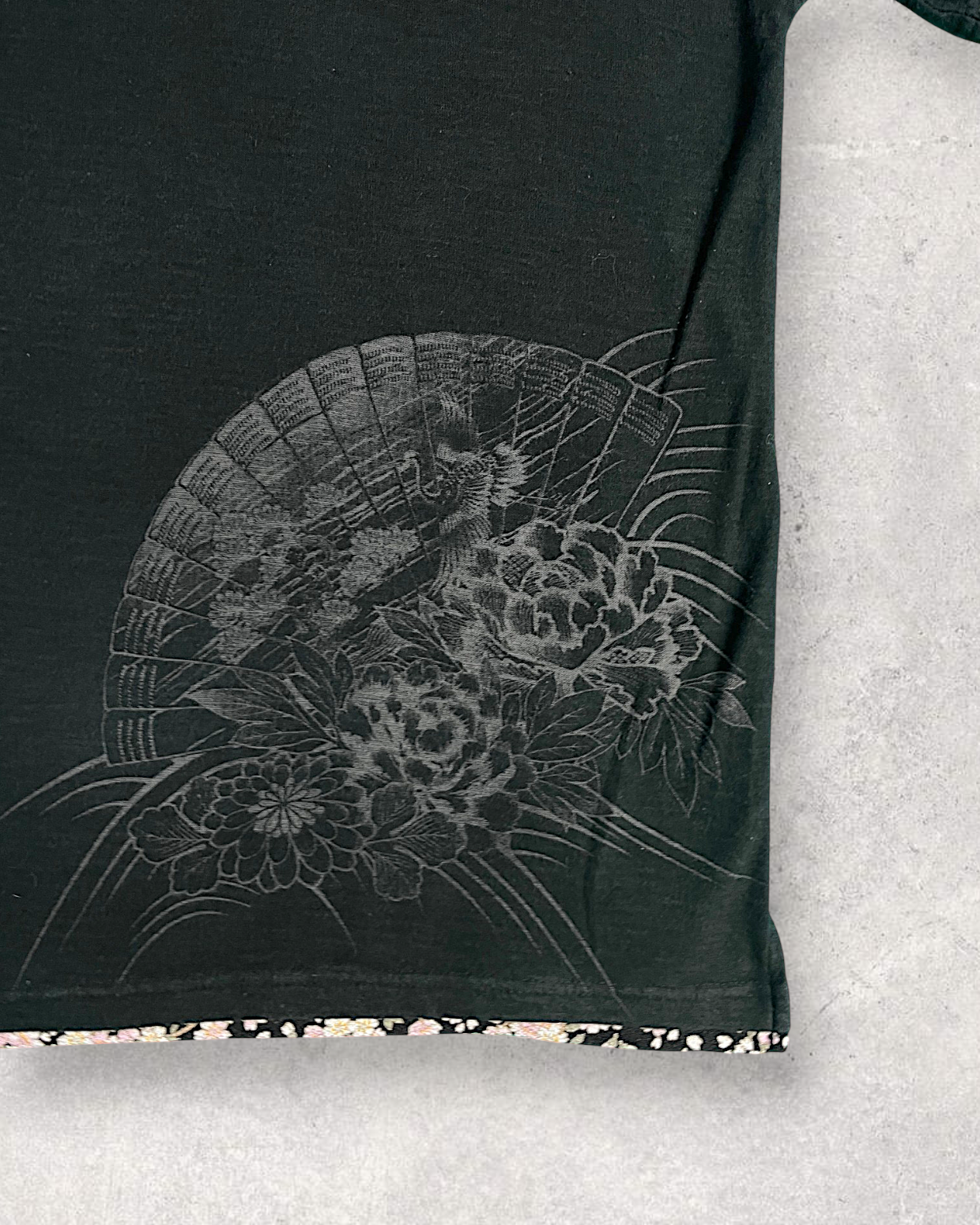 【M】Japanese Koi Henley T-Shirt M – Black Wagara Tee with Plum Blossom & Traditional Fan Design