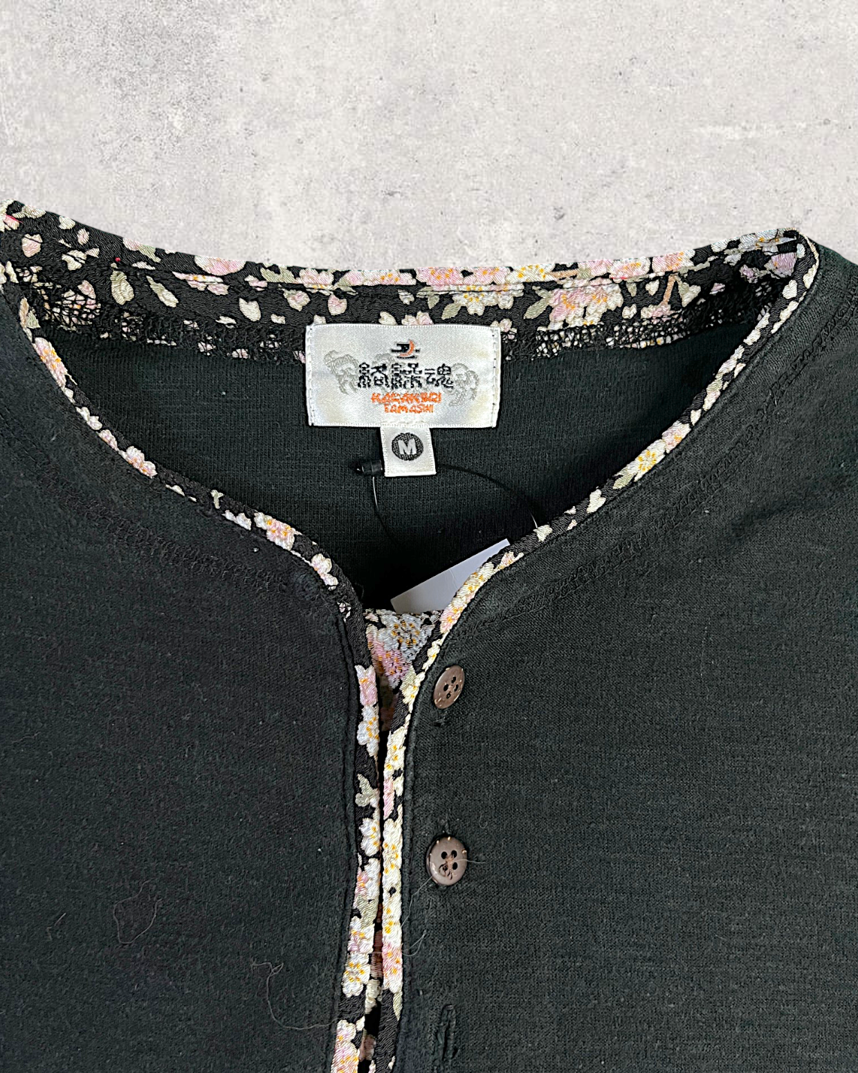 【M】Japanese Koi Henley T-Shirt M – Black Wagara Tee with Plum Blossom & Traditional Fan Design