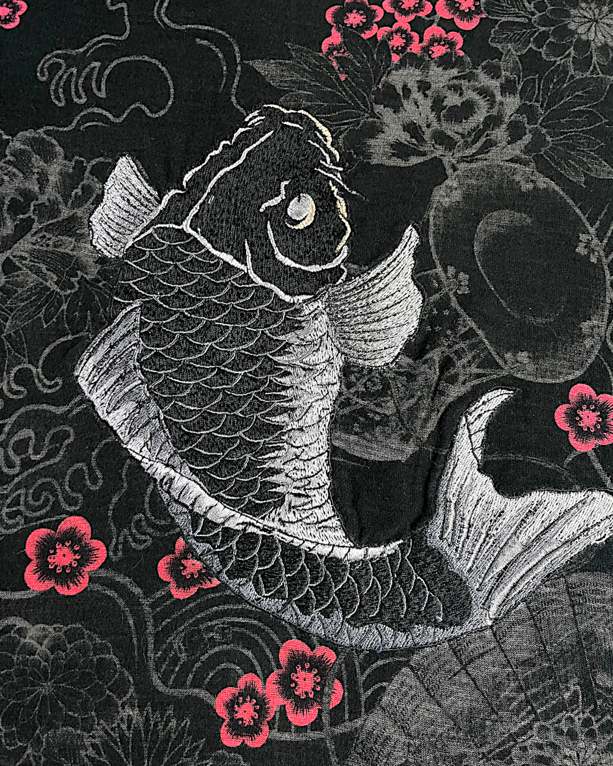 【M】Japanese Koi Henley T-Shirt M – Black Wagara Tee with Plum Blossom & Traditional Fan Design