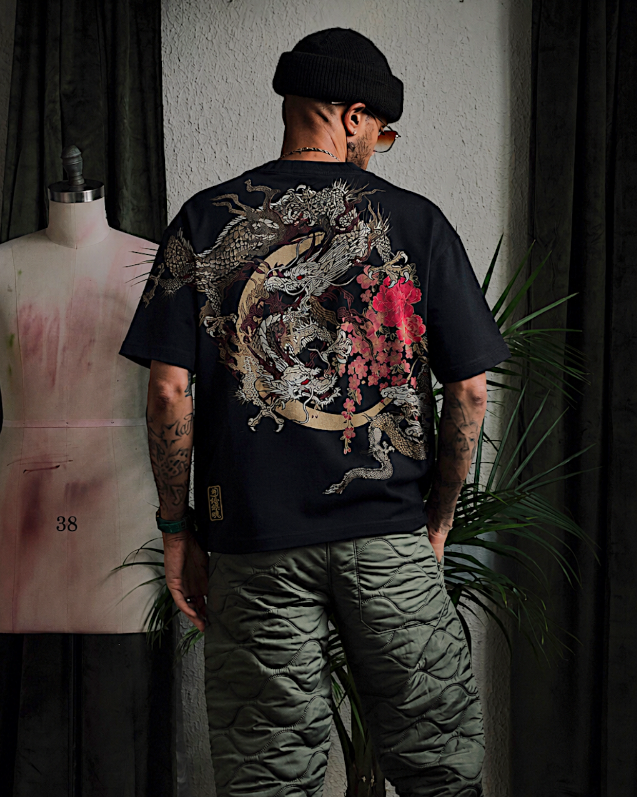 【XL&XXL】Karakuri Tamashii Rare Embroidered Dragon T-Shirt XL – Premium Japanese Wagara Tee with Sakura